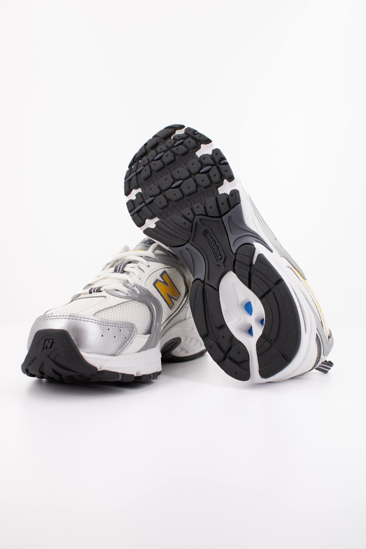 NEW BALANCE U en color BLANCO (5)