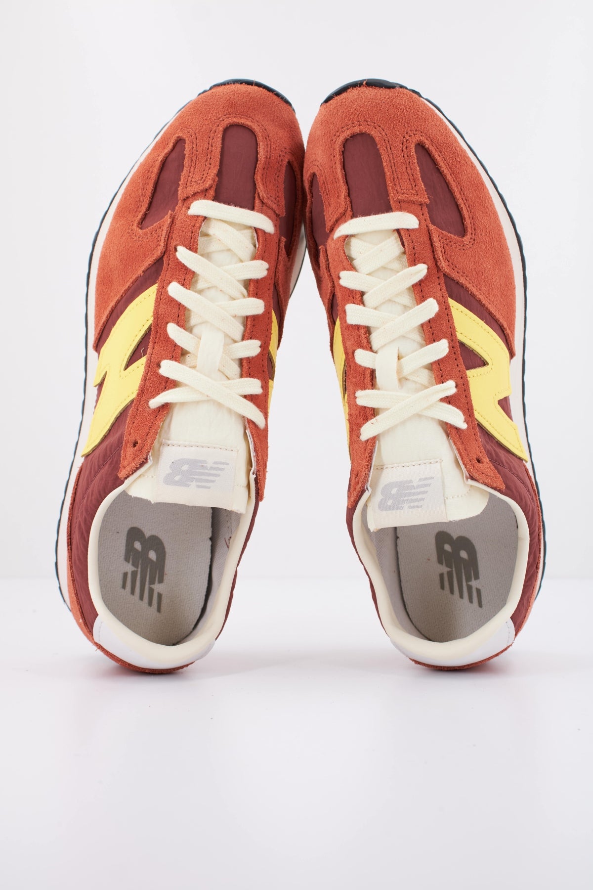 NEW BALANCE U en color ROJO (3)