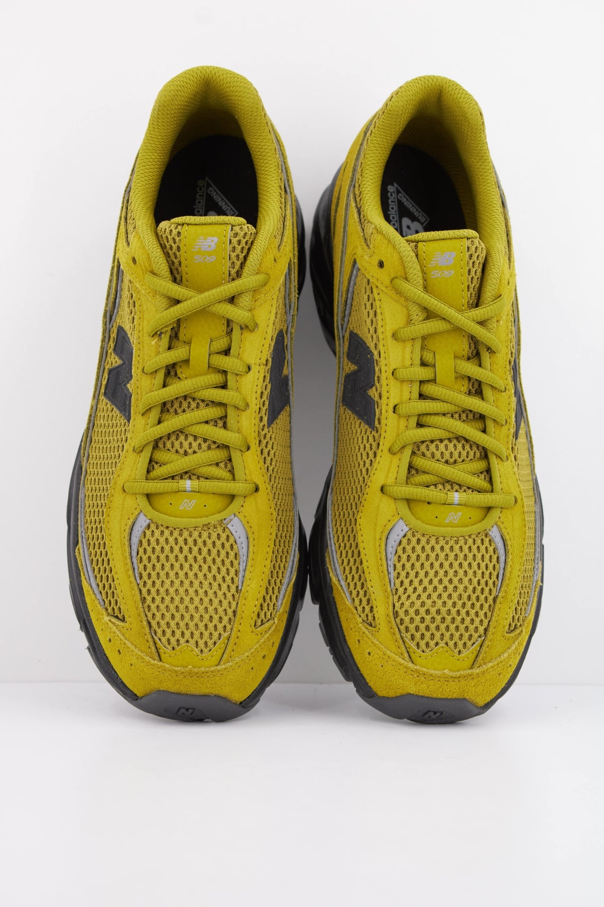 NEW BALANCE U en color VERDE (3)