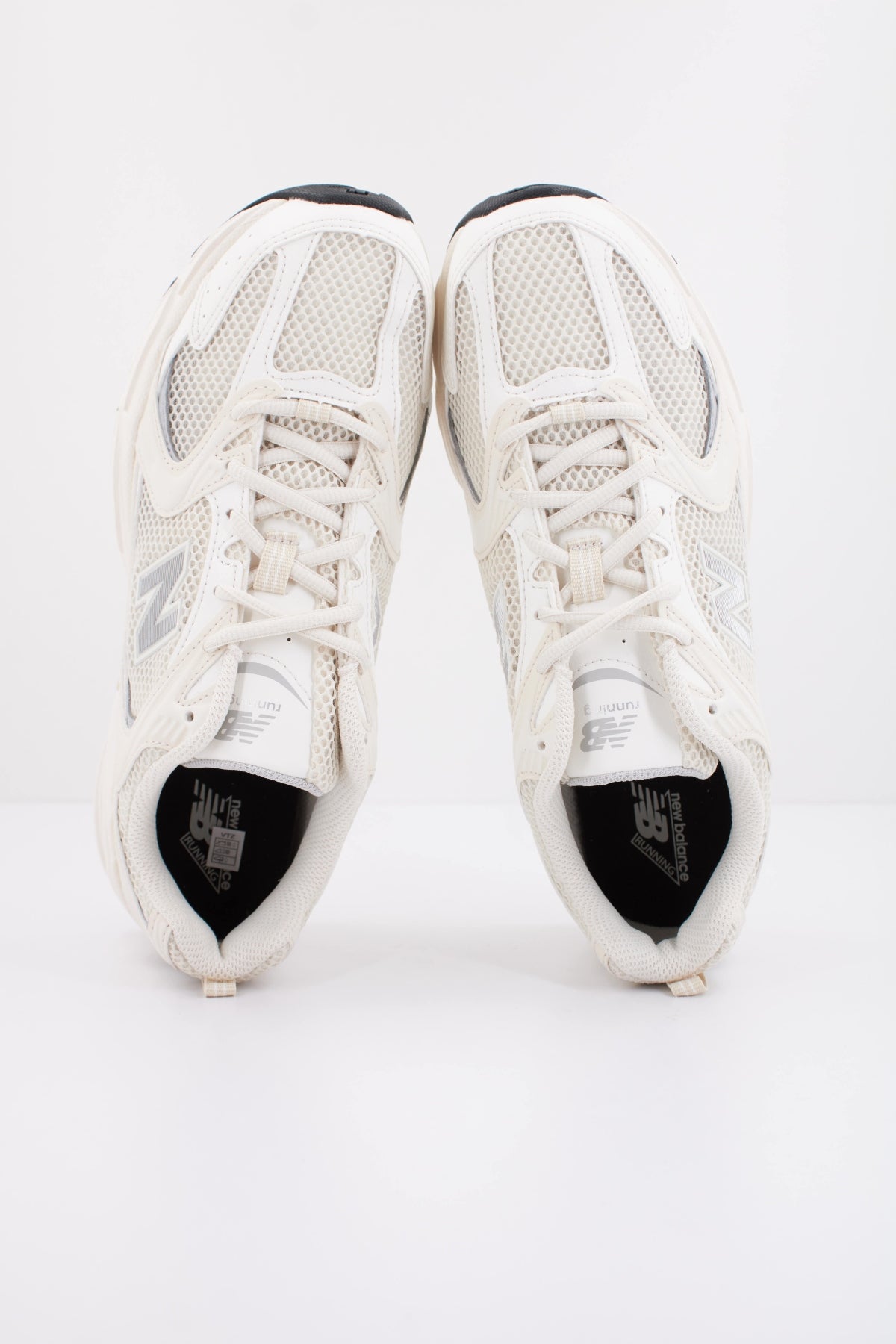 NEW BALANCE MR en color BEIS (3)