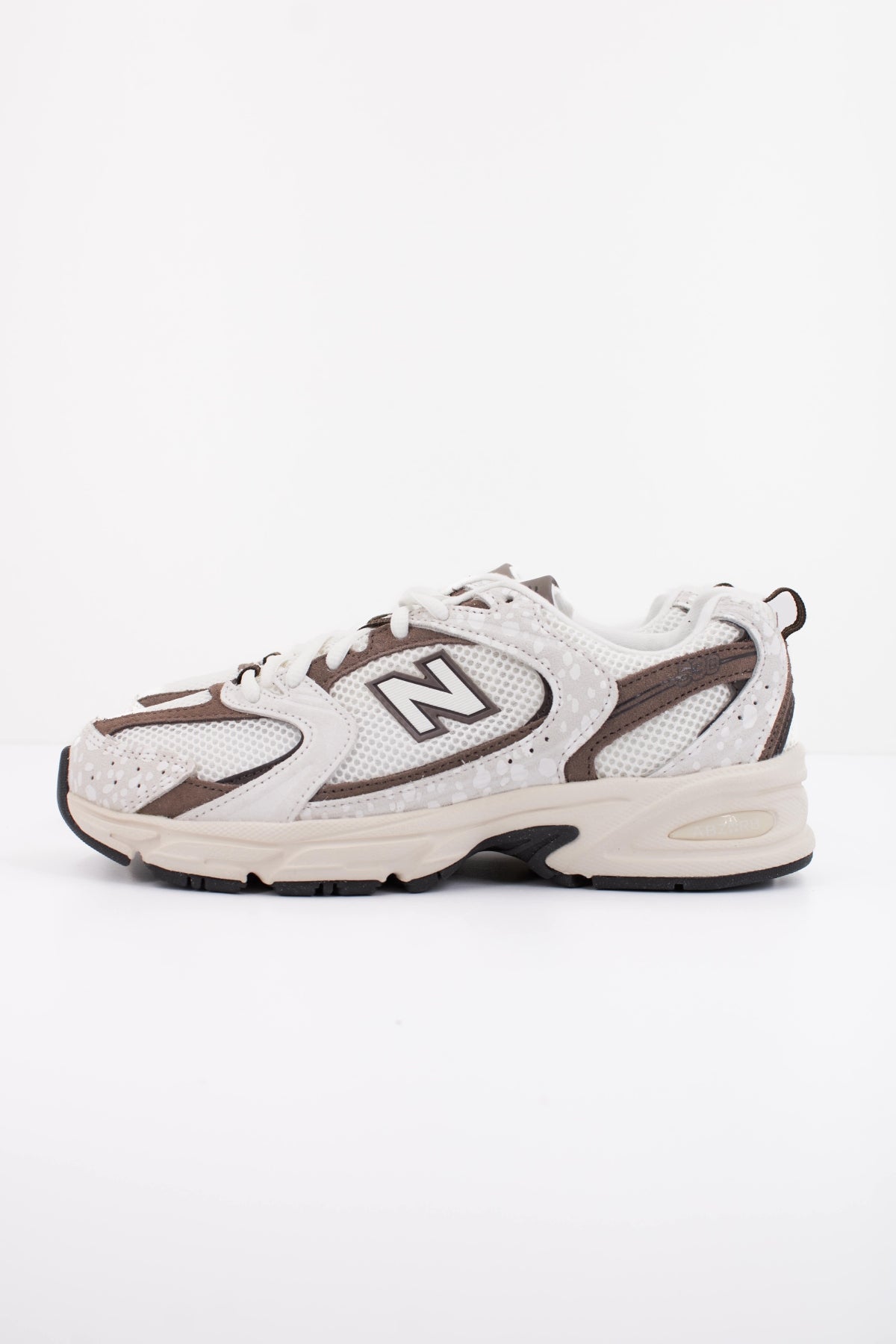 NEW BALANCE U en color BLANCO (1)