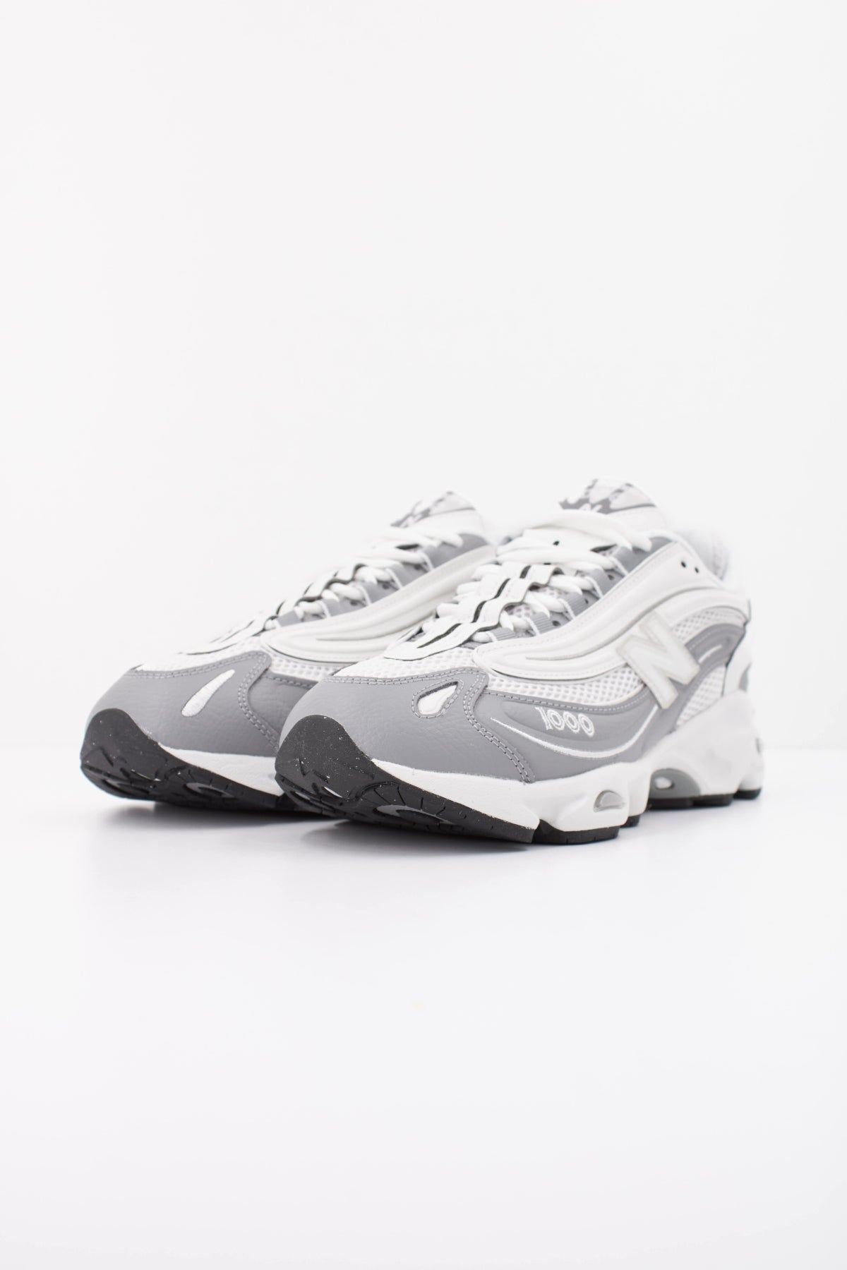 NEW BALANCE U en color BLANCO (2)