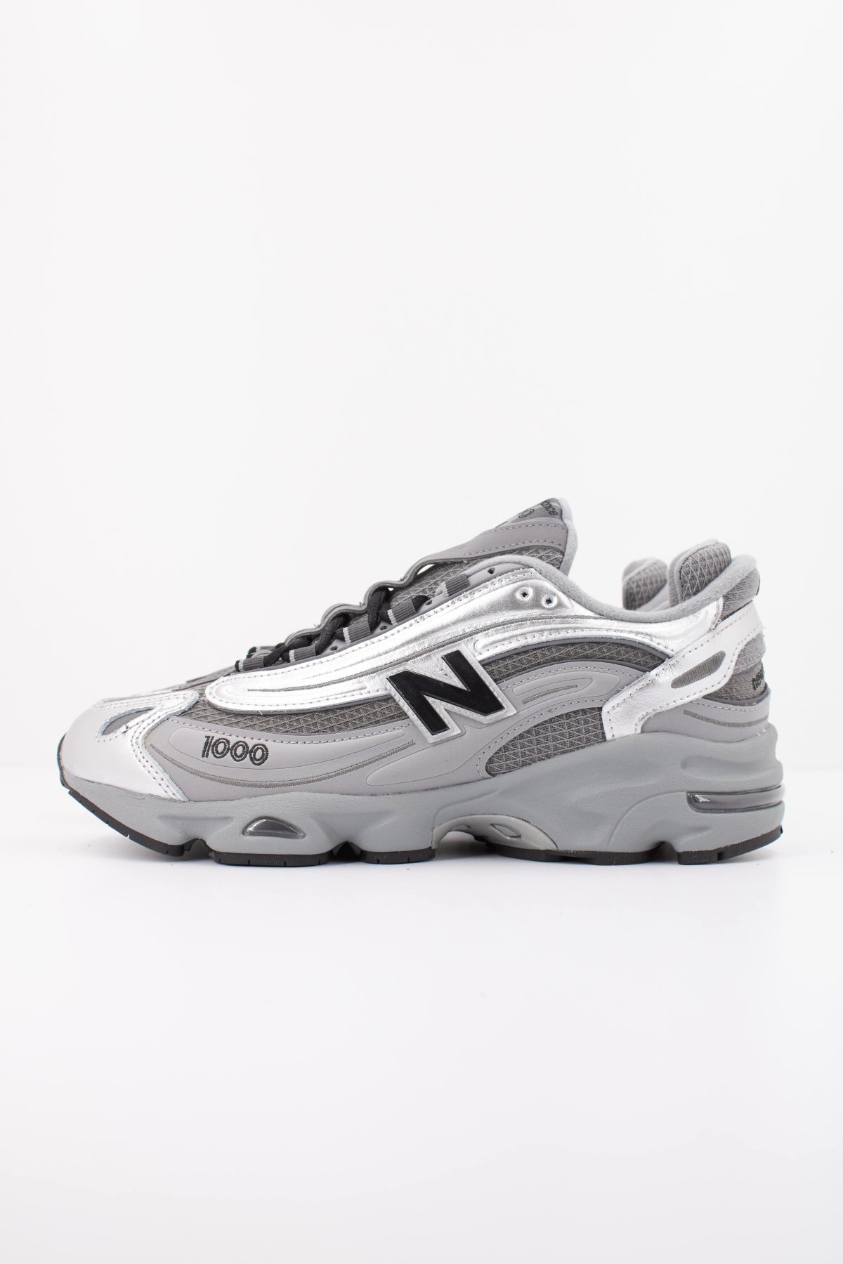 NEW BALANCE U en color GRIS (1)