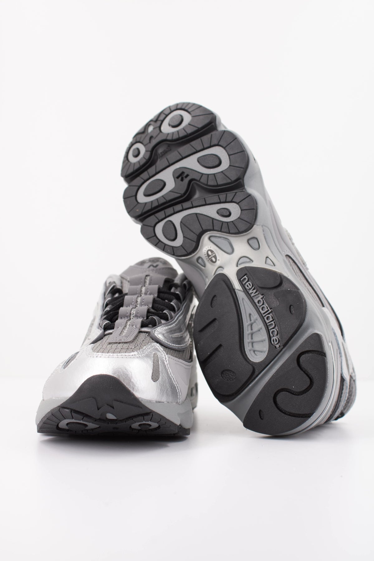 NEW BALANCE U en color GRIS (5)