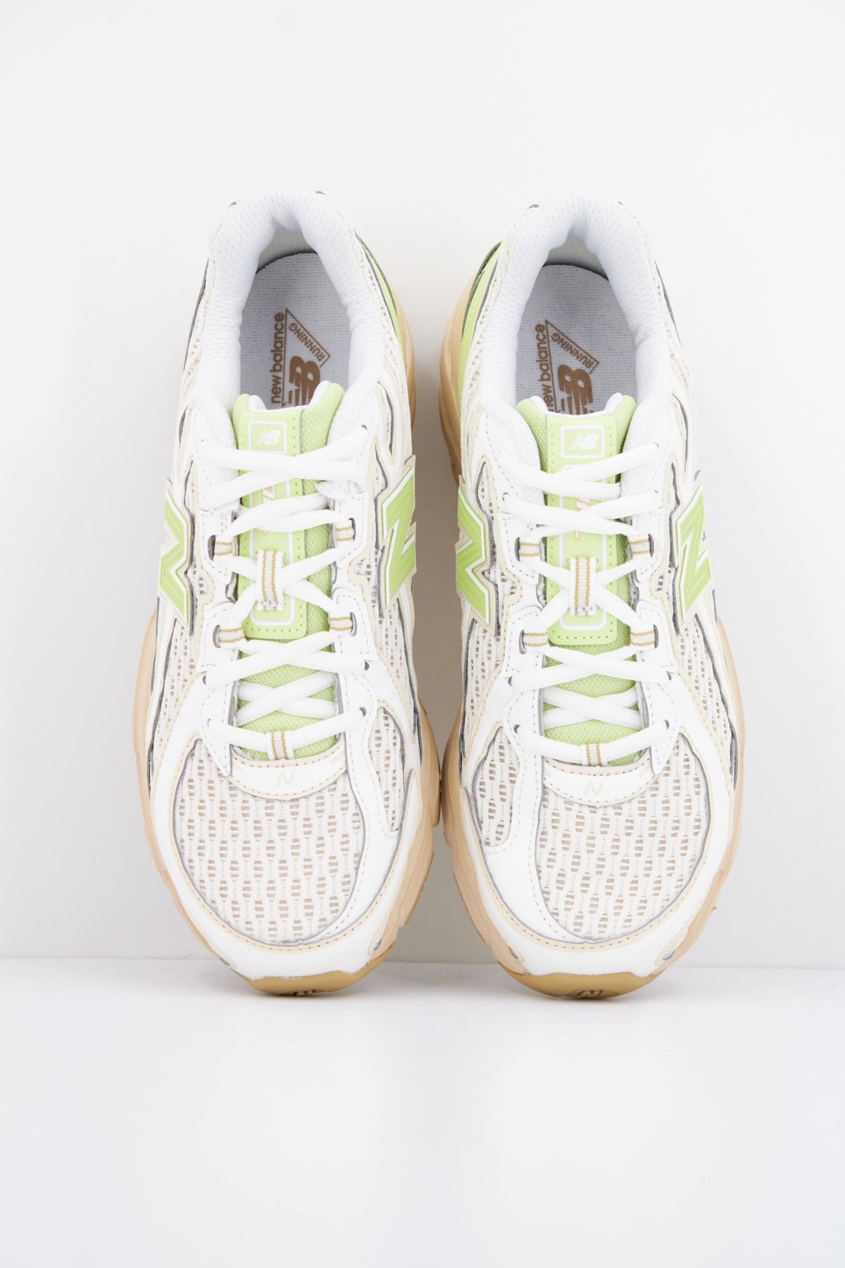 NEW BALANCE U en color VERDE (3)