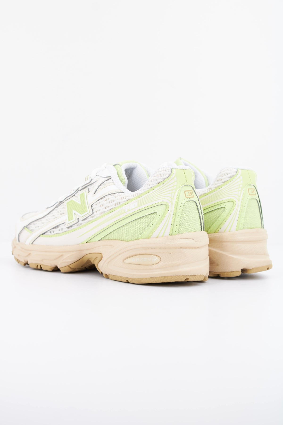NEW BALANCE U en color VERDE (4)