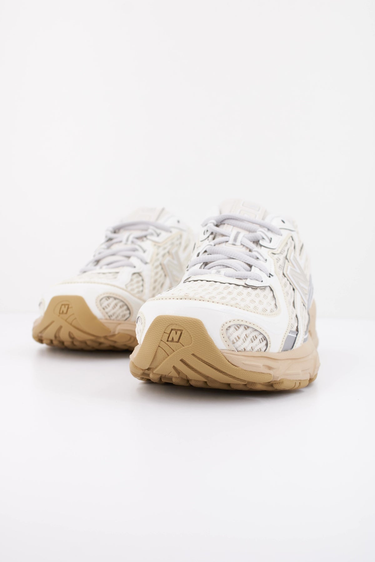 NEW BALANCE U en color BEIS (2)