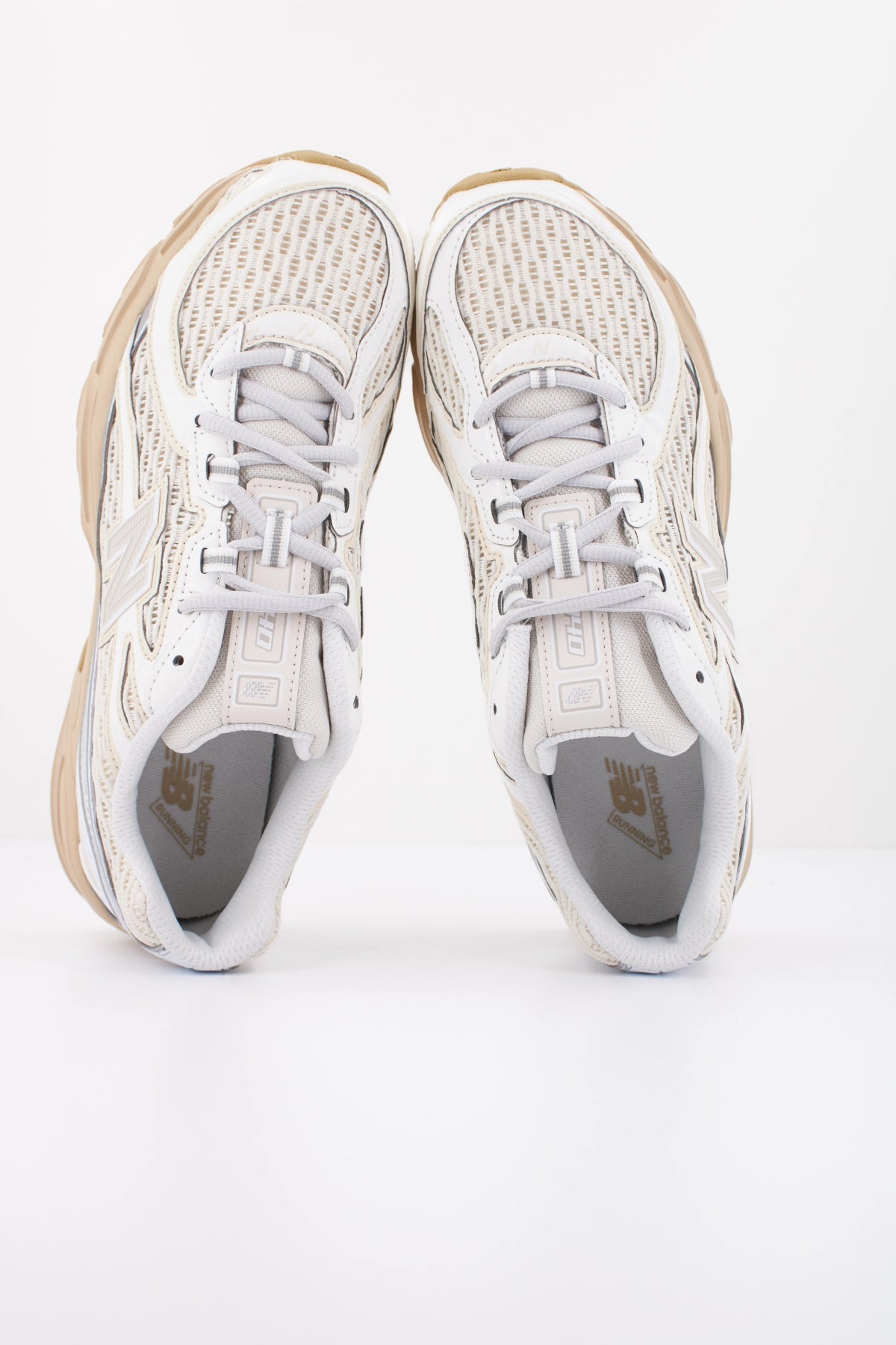 NEW BALANCE U en color BEIS (3)