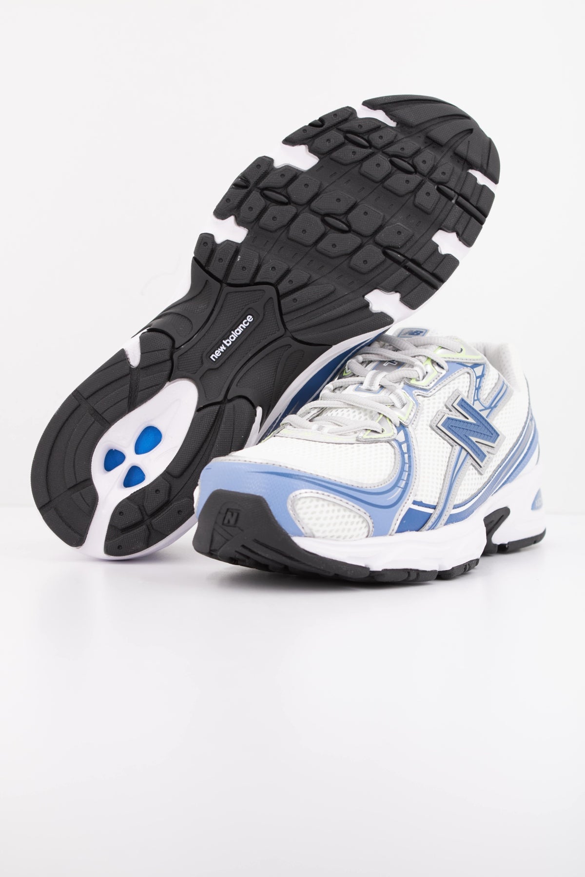 NEW BALANCE U en color BLANCO (5)