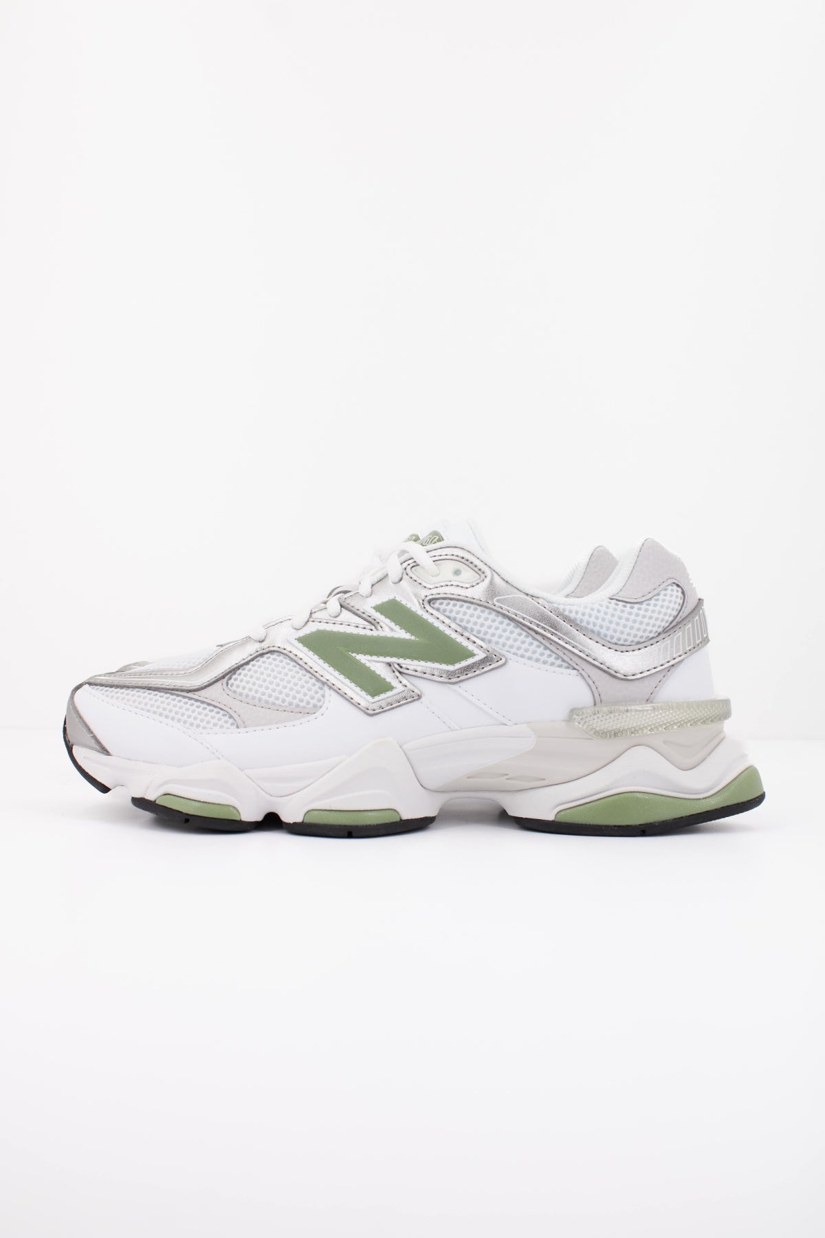 NEW BALANCE U en color BLANCO (1)