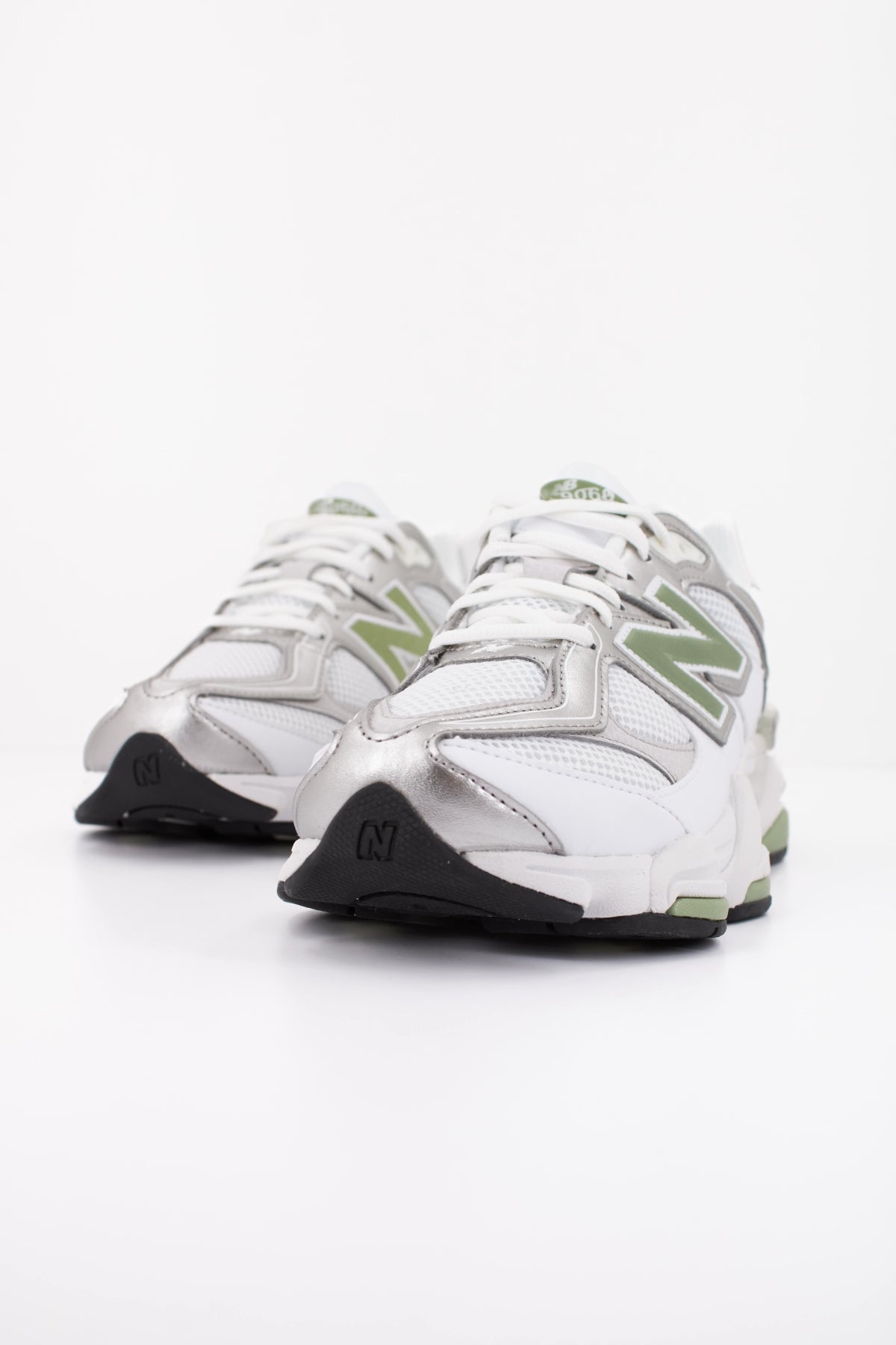 NEW BALANCE U en color BLANCO (2)