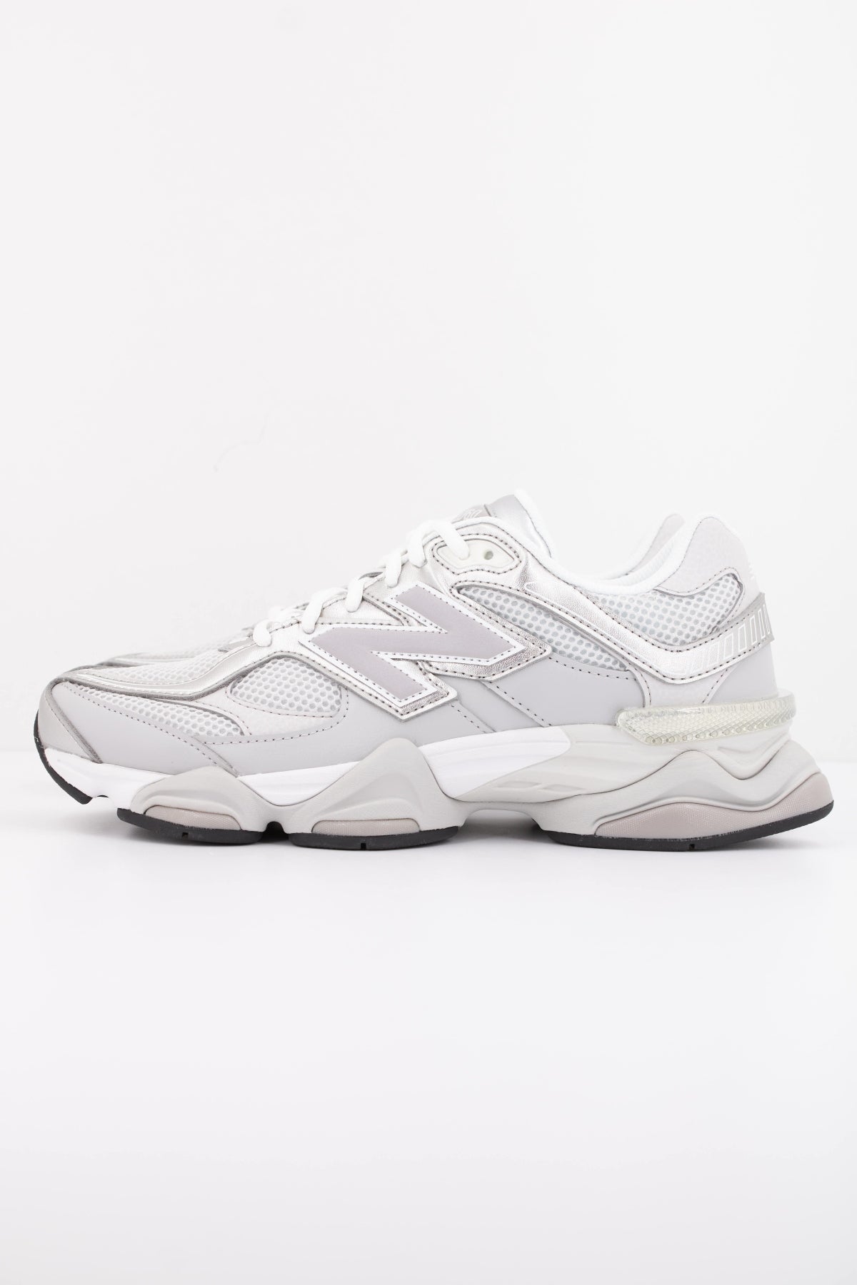NEW BALANCE U en color GRIS (1)