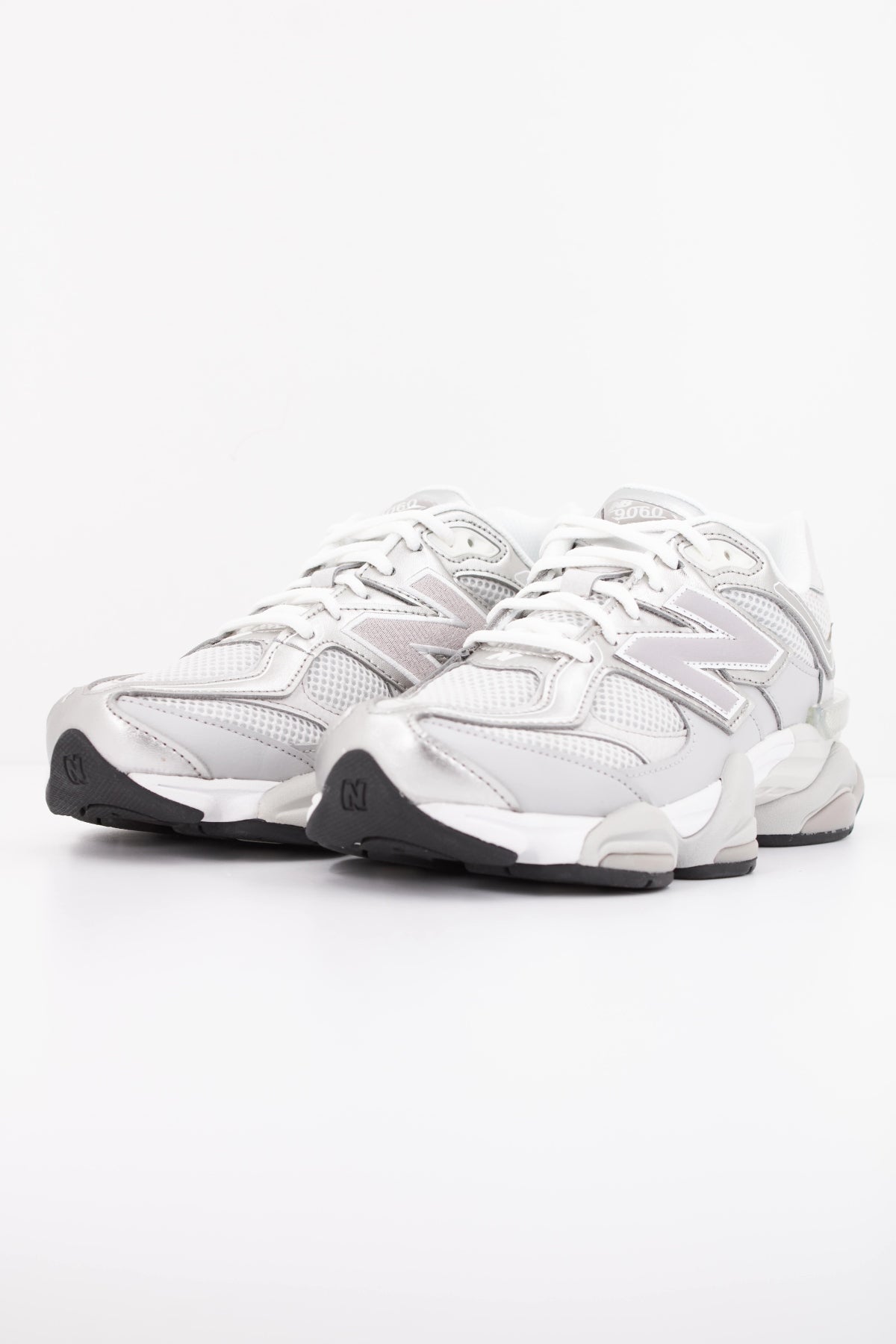 NEW BALANCE U en color GRIS (2)