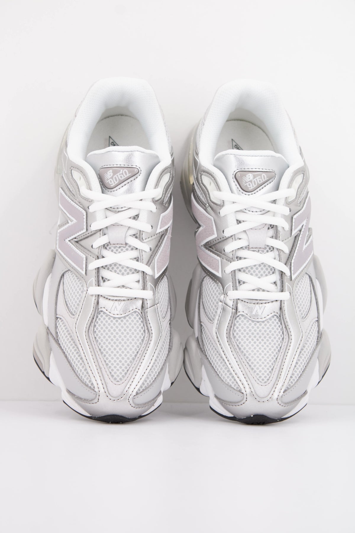 NEW BALANCE U en color GRIS (3)