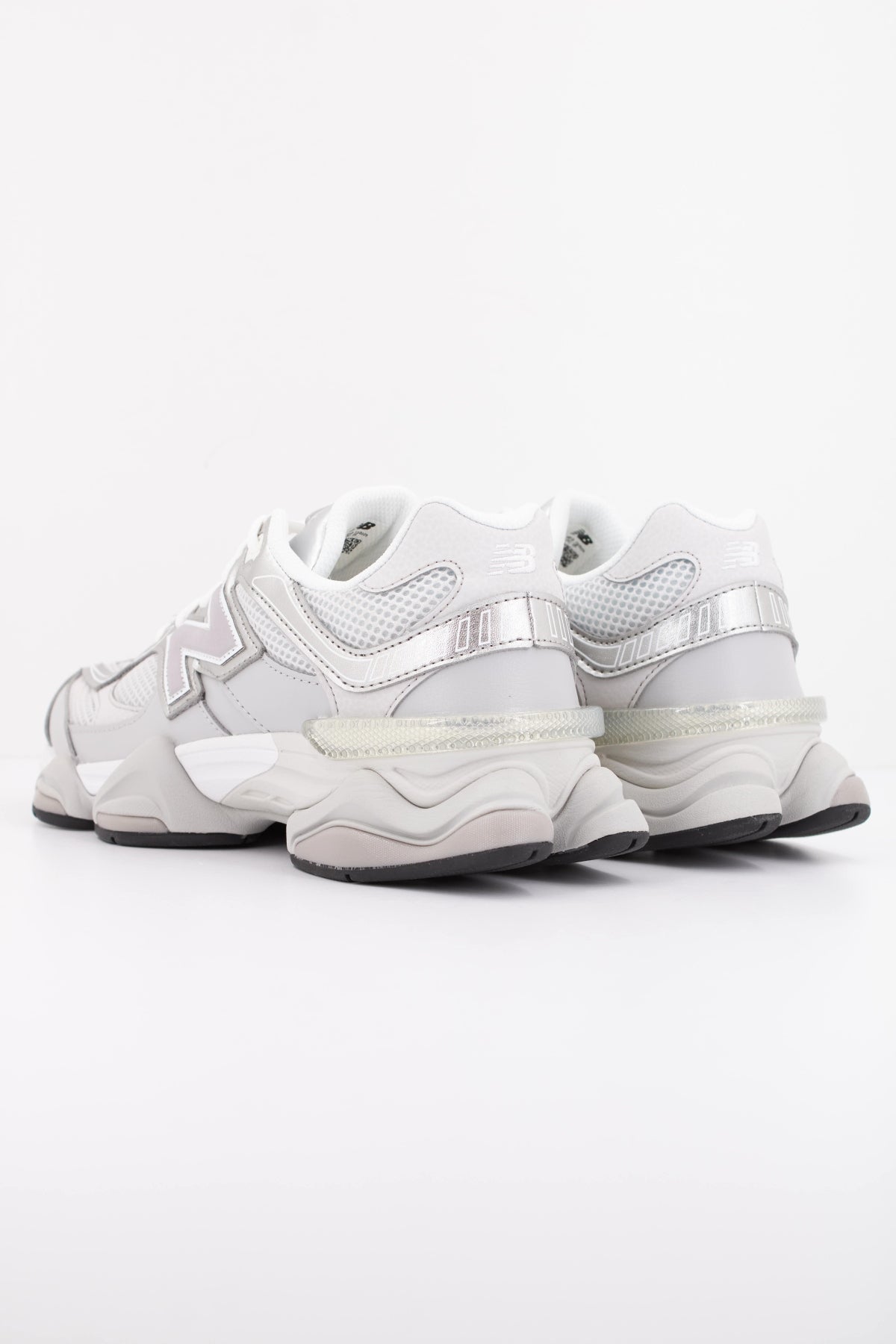 NEW BALANCE U en color GRIS (4)