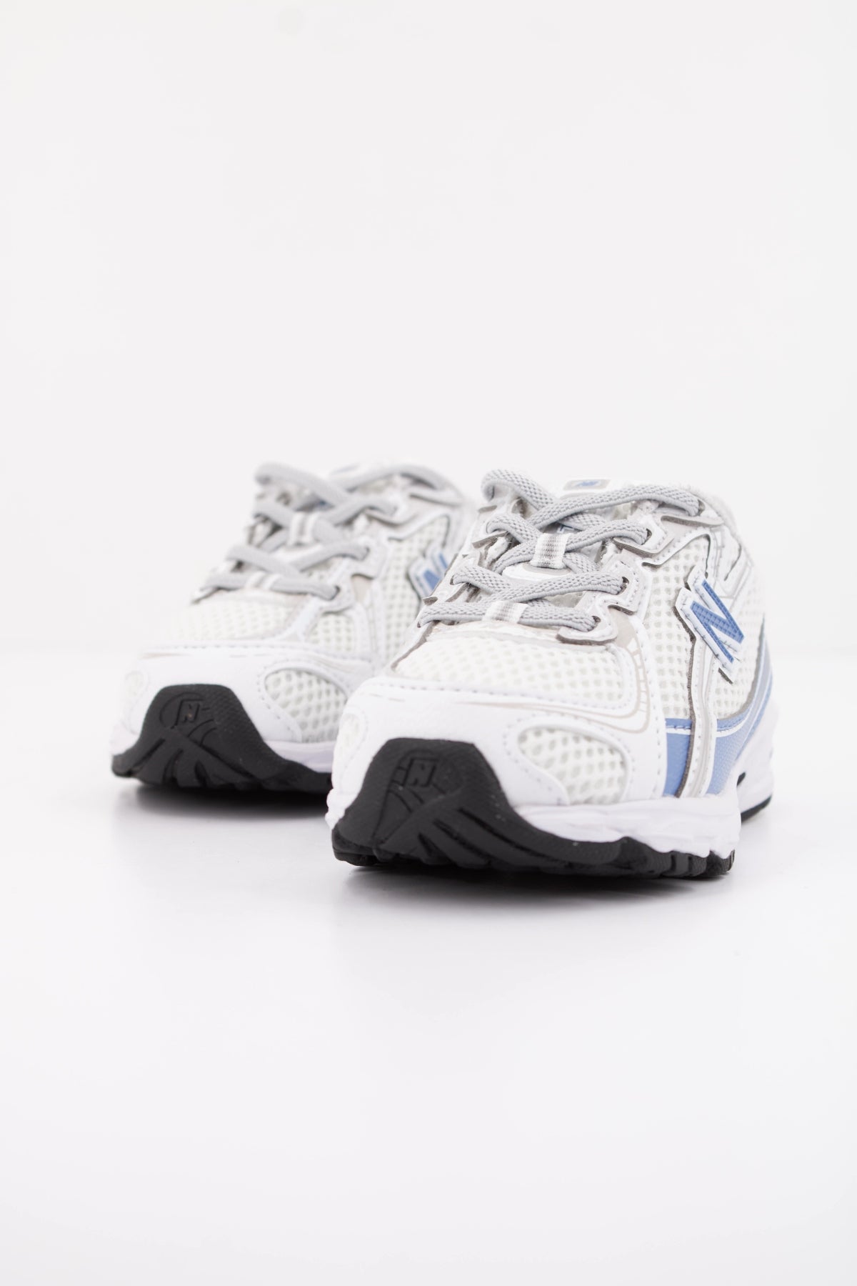 NEW BALANCE I VA en color BLANCO (2)