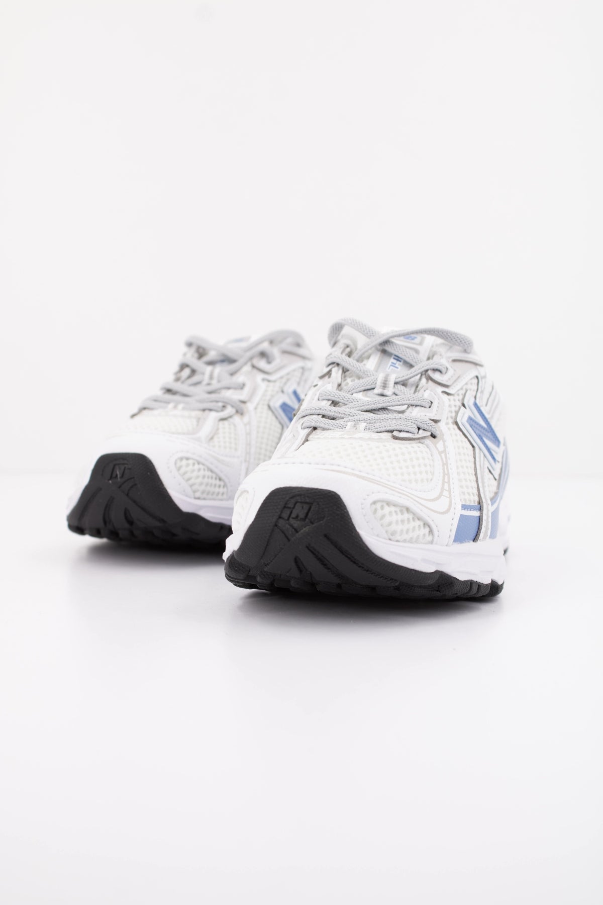 NEW BALANCE P V en color BLANCO (2)