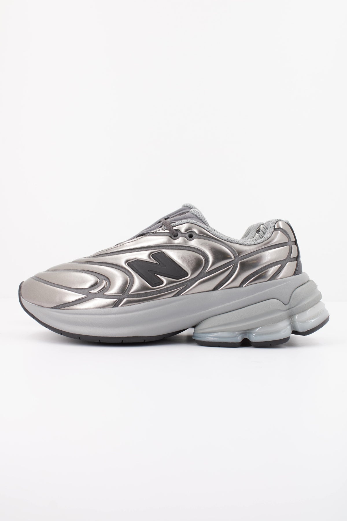 NEW BALANCE U en color GRIS (1)