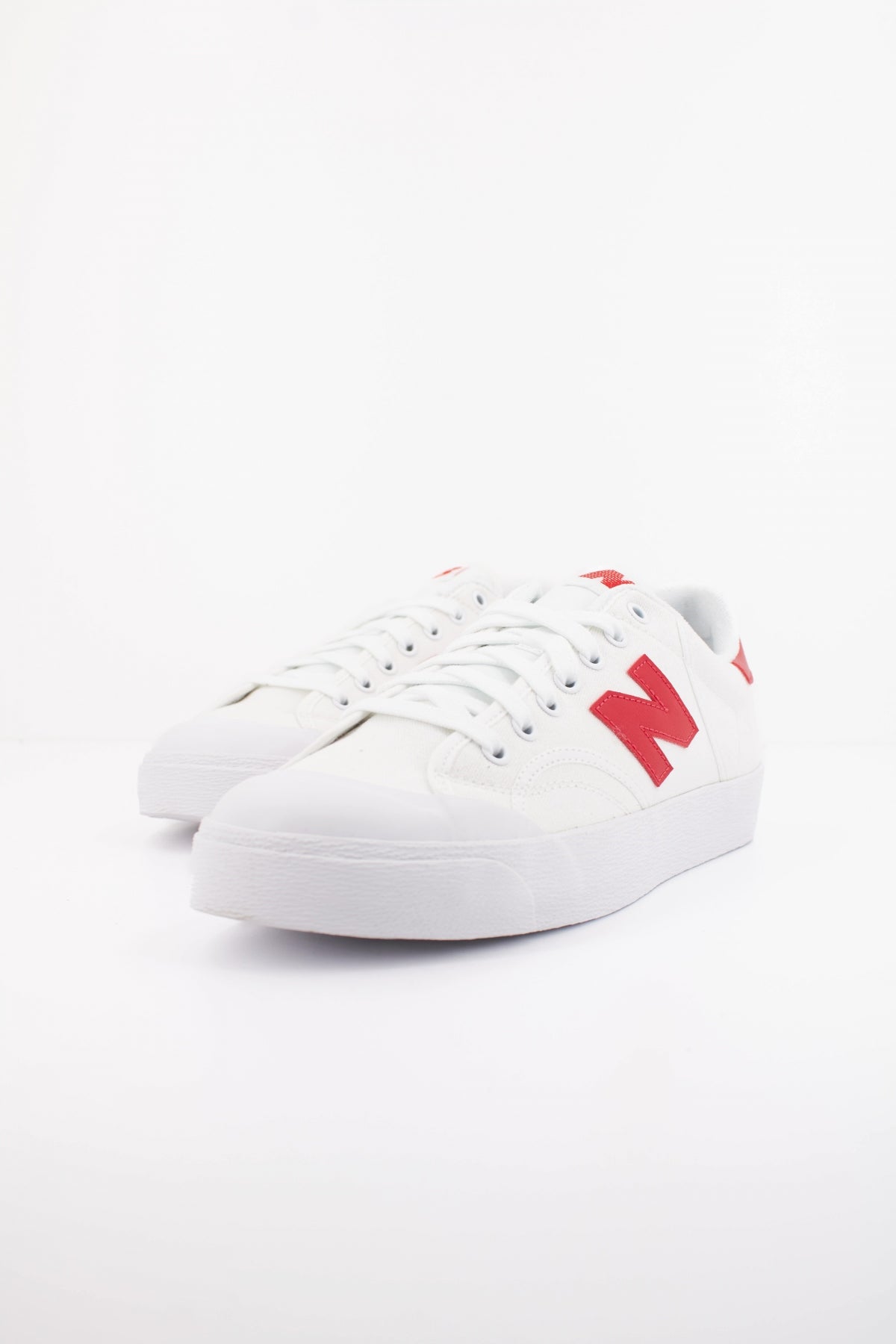 NEW BALANCE BB CRD en color BLANCO (2)