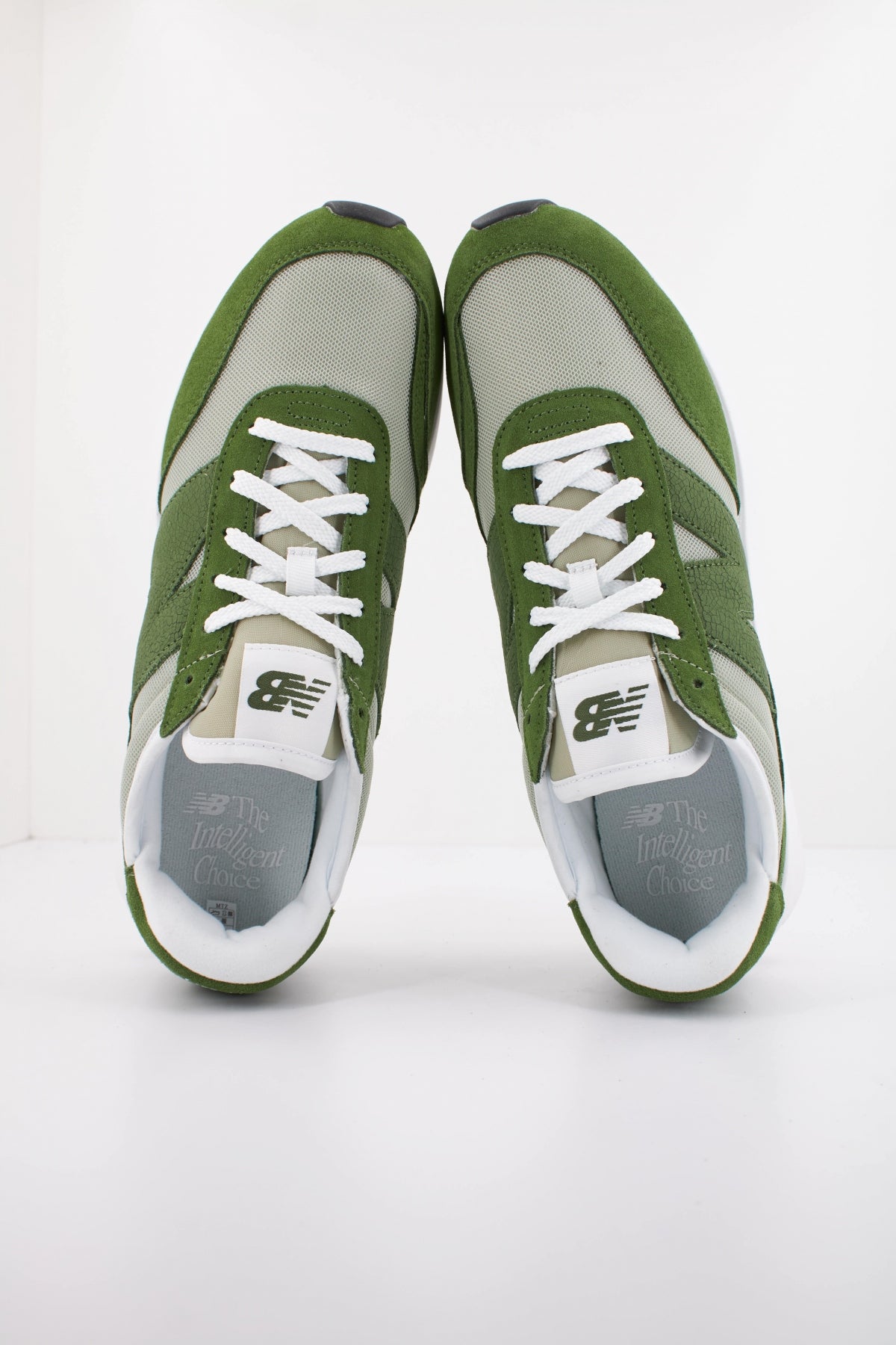 NEW BALANCE U HA en color VERDE (3)
