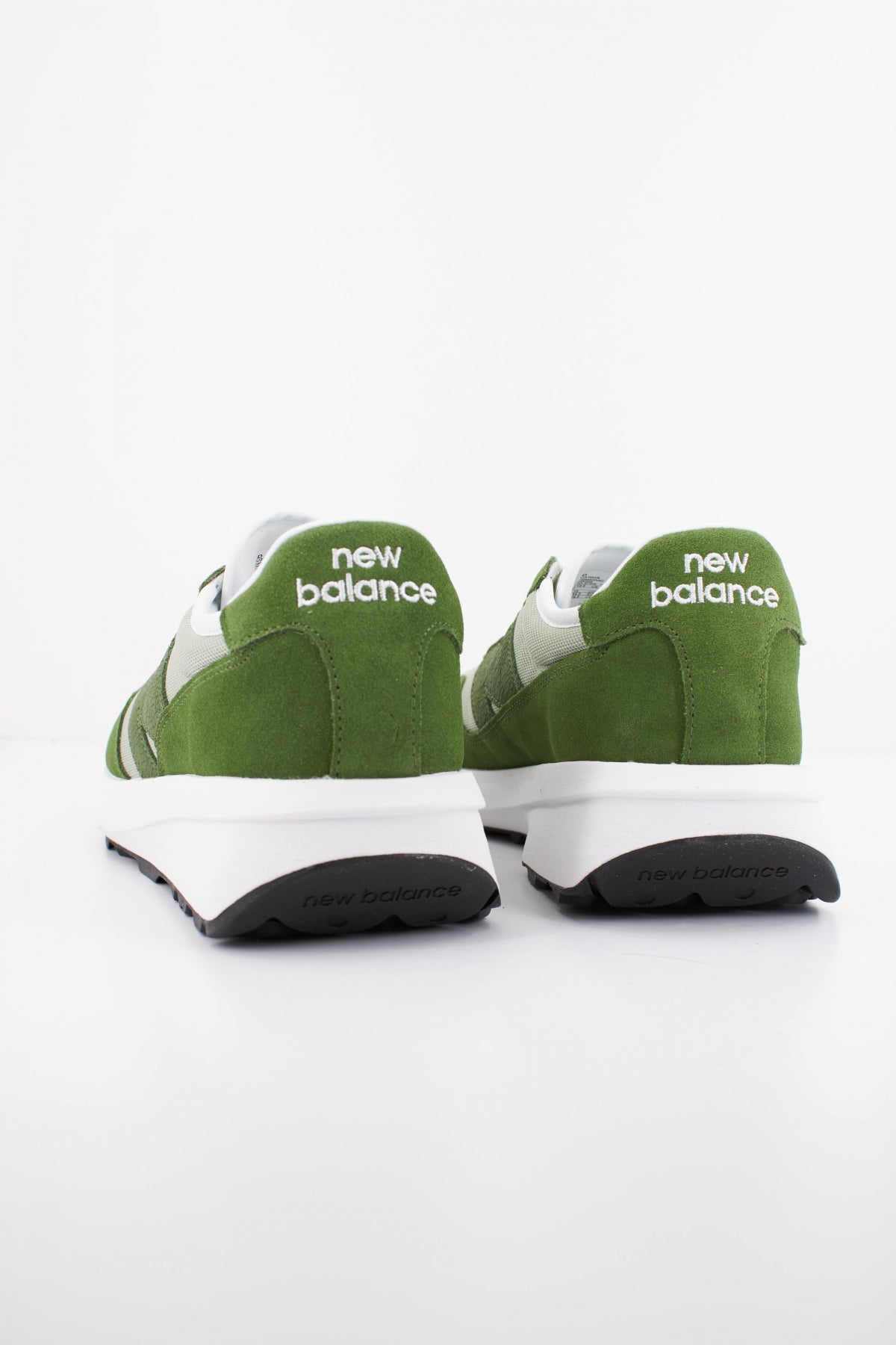 NEW BALANCE U HA en color VERDE (4)