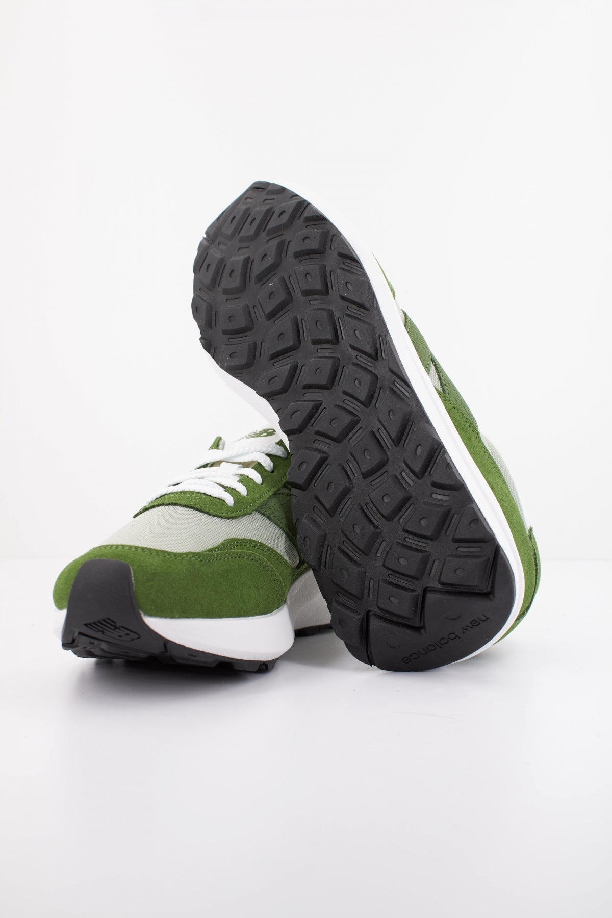 NEW BALANCE U HA en color VERDE (5)