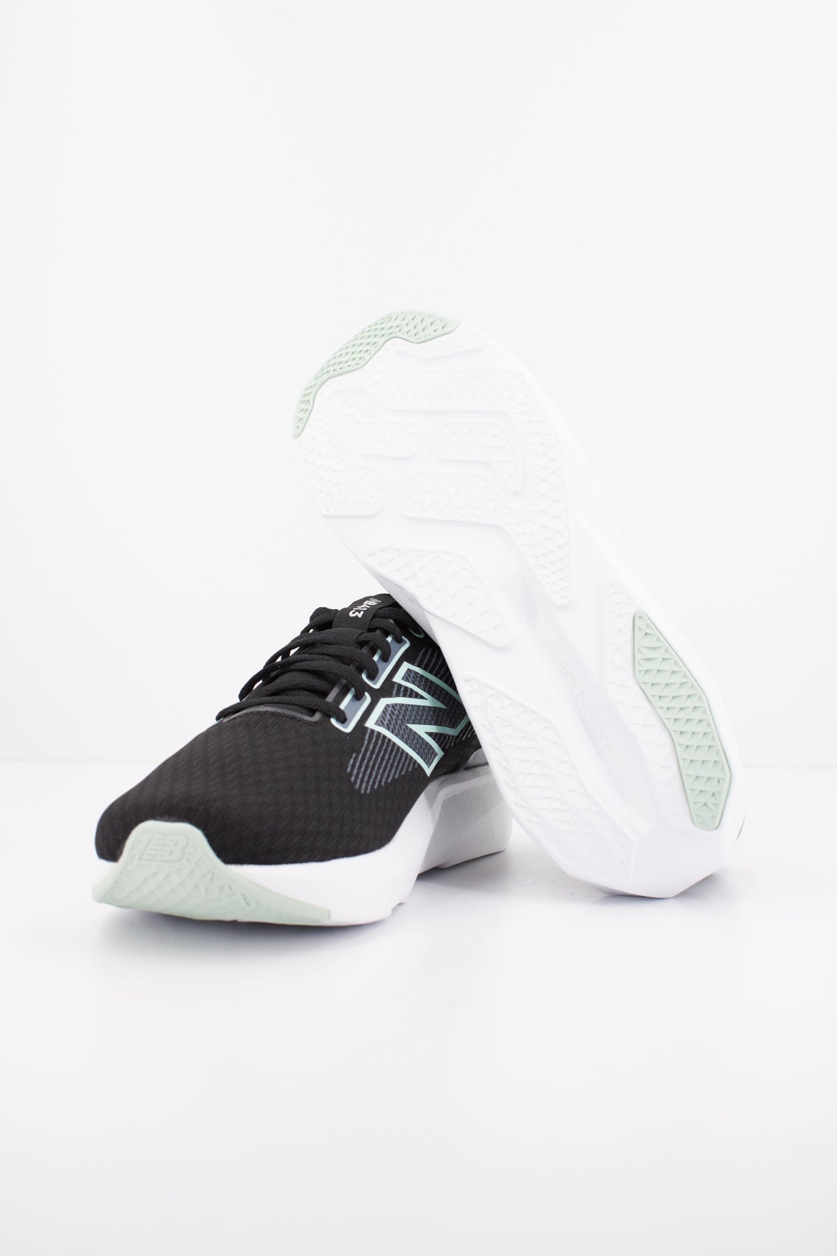 NEW BALANCE W LG en color NEGRO (5)