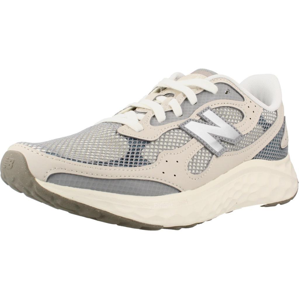 NEW BALANCE ARISHI V MOYEN en color BEIS (1)