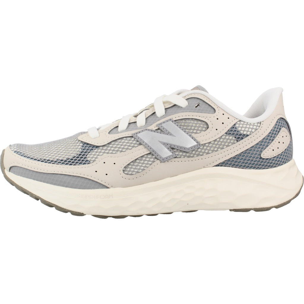 NEW BALANCE ARISHI V MOYEN en color BEIS (2)