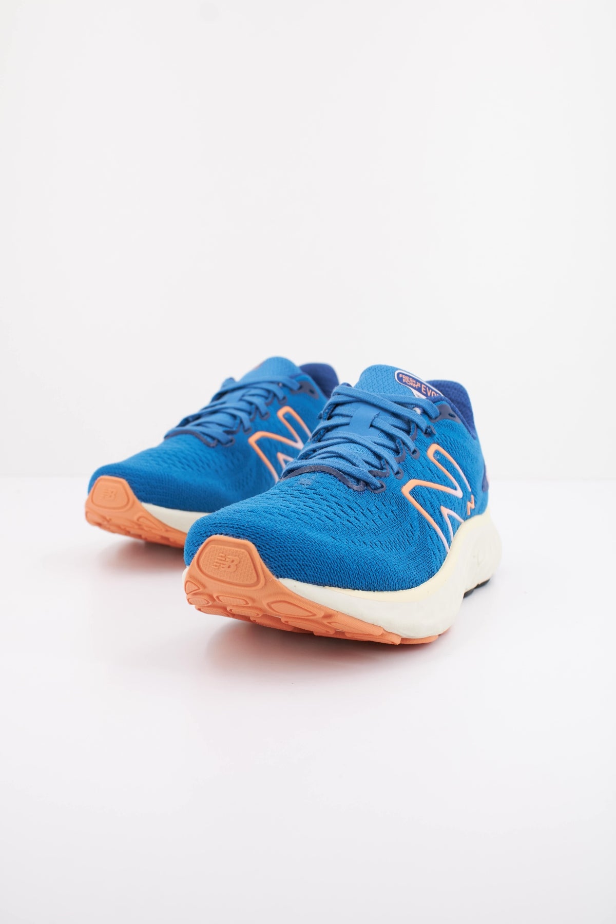 NEW BALANCE DEPORTIVO EVOZ V en color AZUL (2)