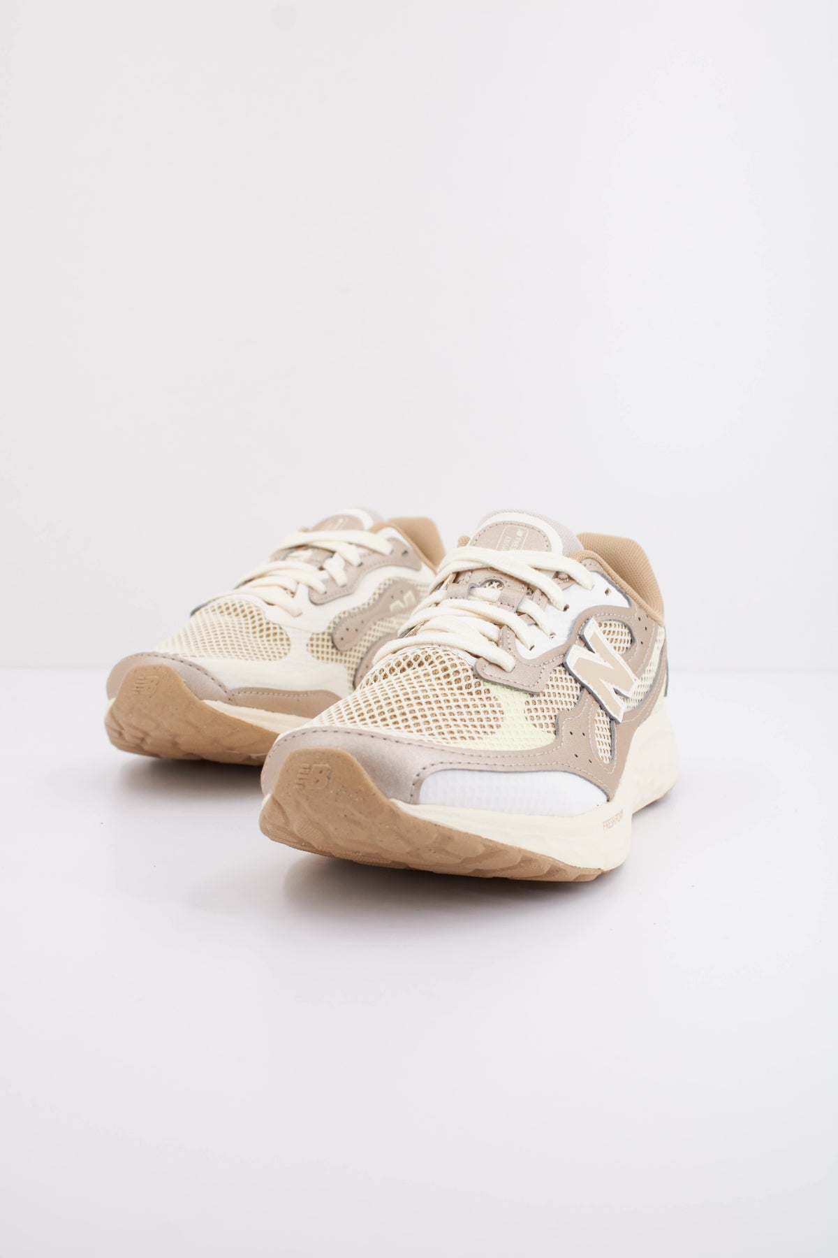 NEW BALANCE WARIST GWIDE en color MARRON CLARO (2)