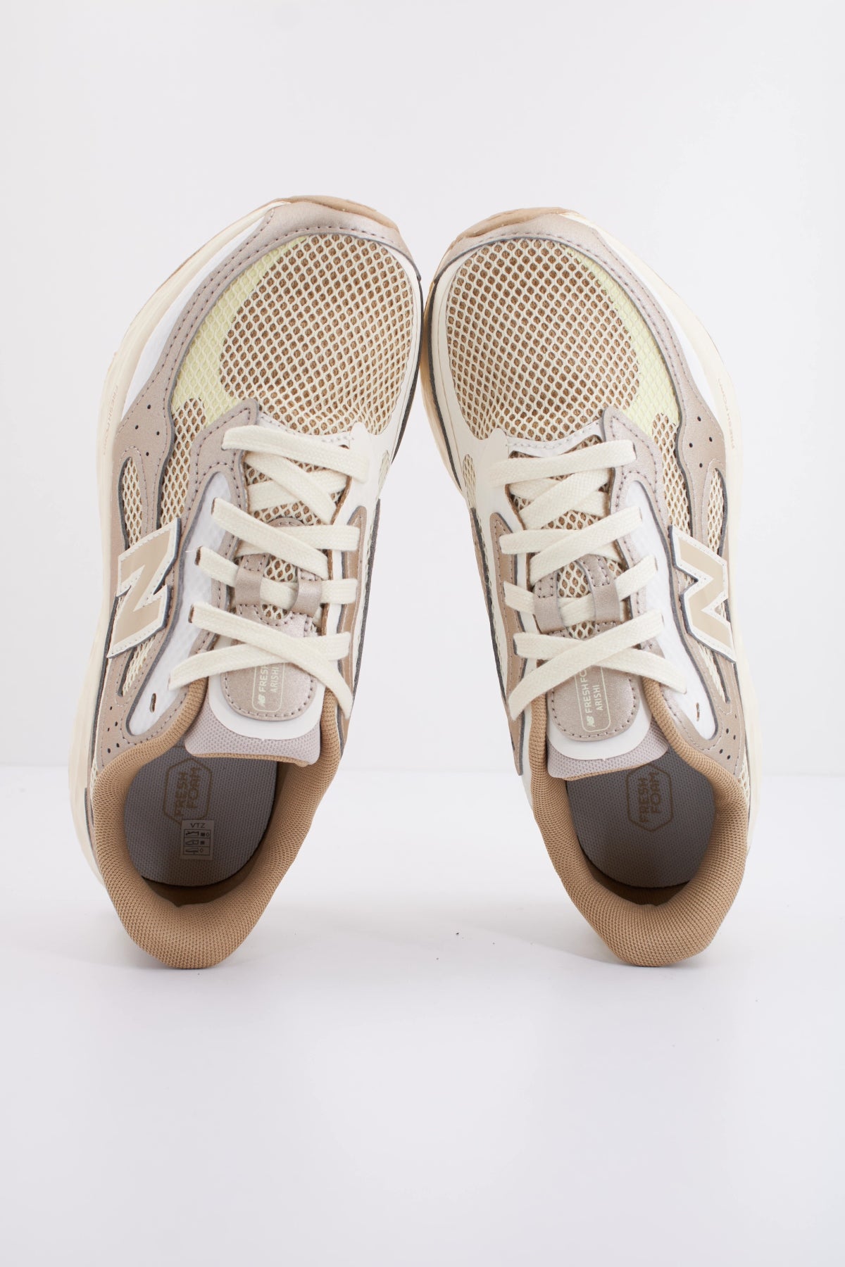NEW BALANCE WARIST GWIDE en color MARRON CLARO (3)