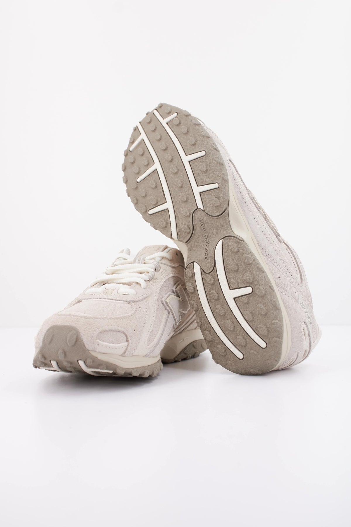 NEW BALANCE UL en color BEIS (5)