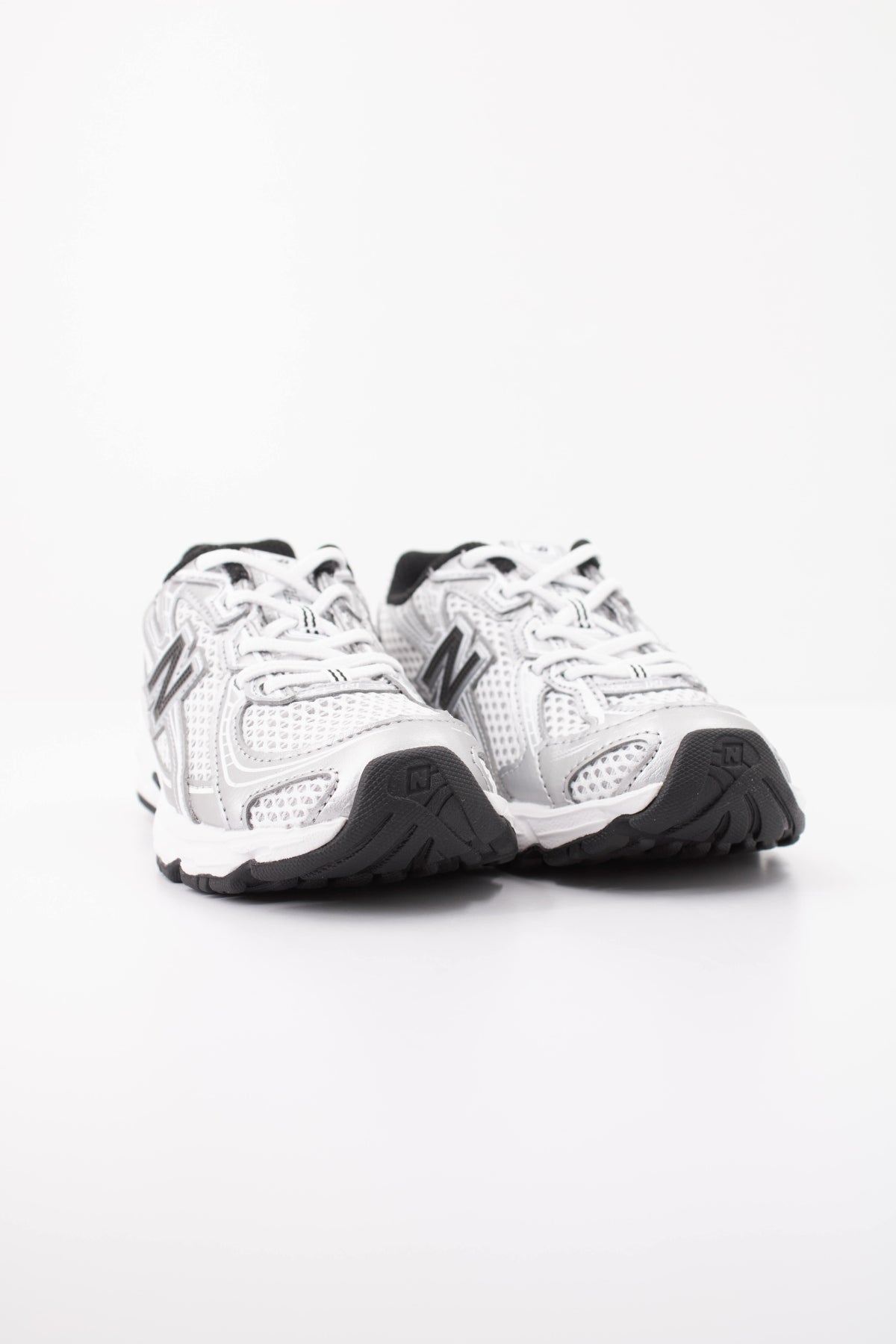 NEW BALANCE PZ NW DEPORTIVO en color PLATA (2)