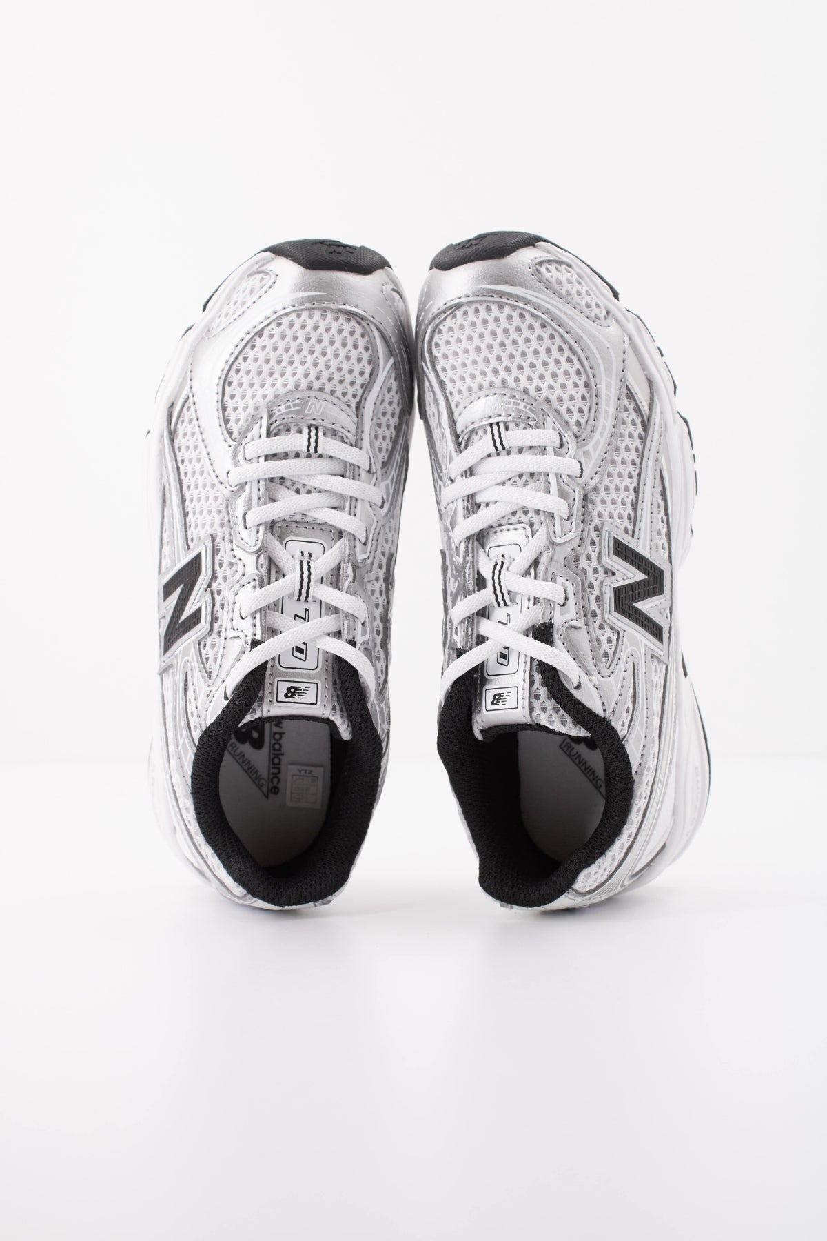NEW BALANCE PZ NW DEPORTIVO en color PLATA (3)