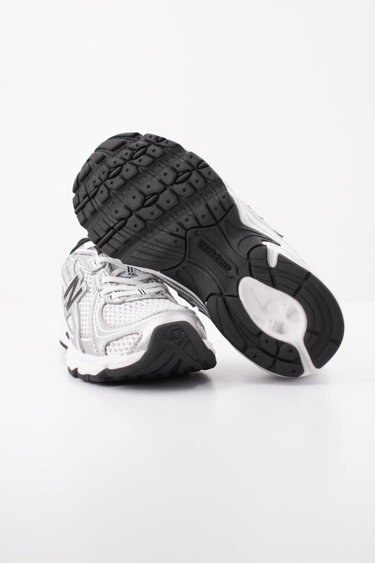 NEW BALANCE PZ NW DEPORTIVO en color PLATA (5)