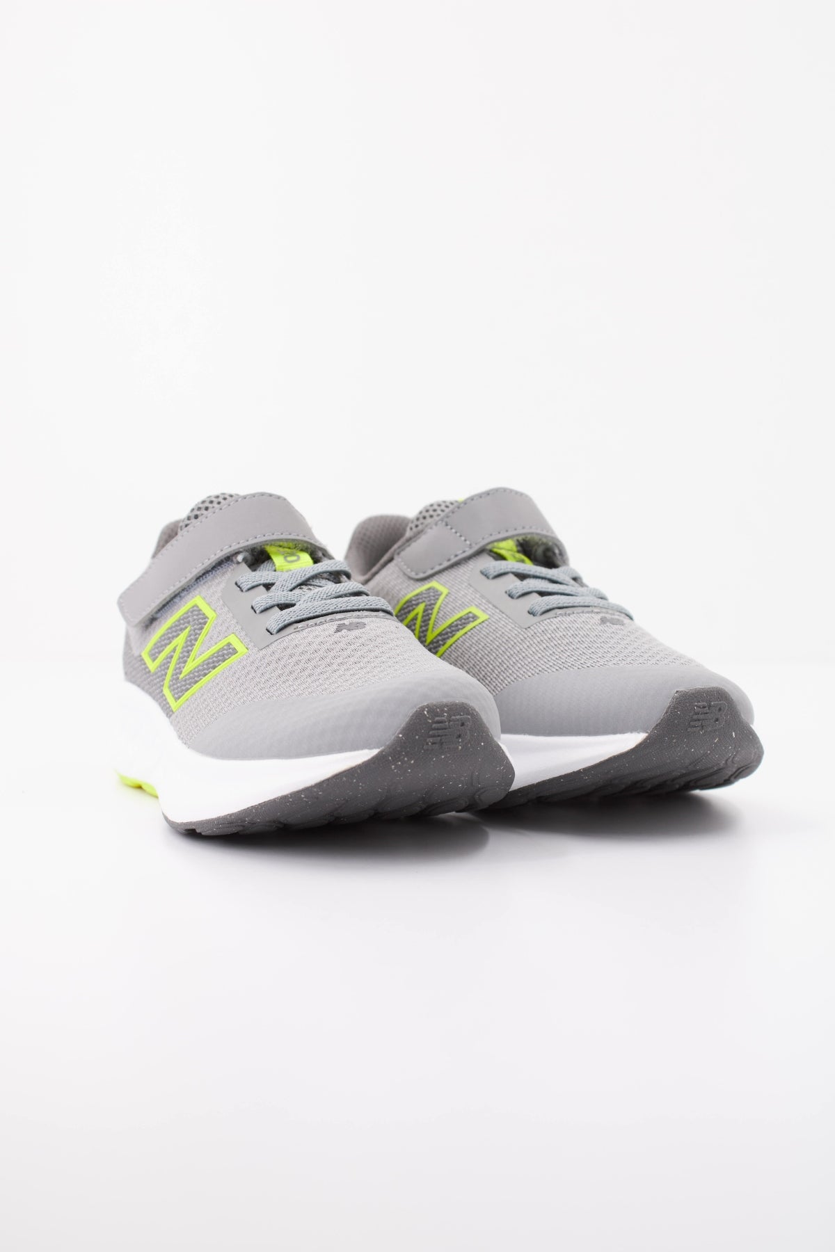 NEW BALANCE P WQ DEPORTIVO en color GRIS (2)