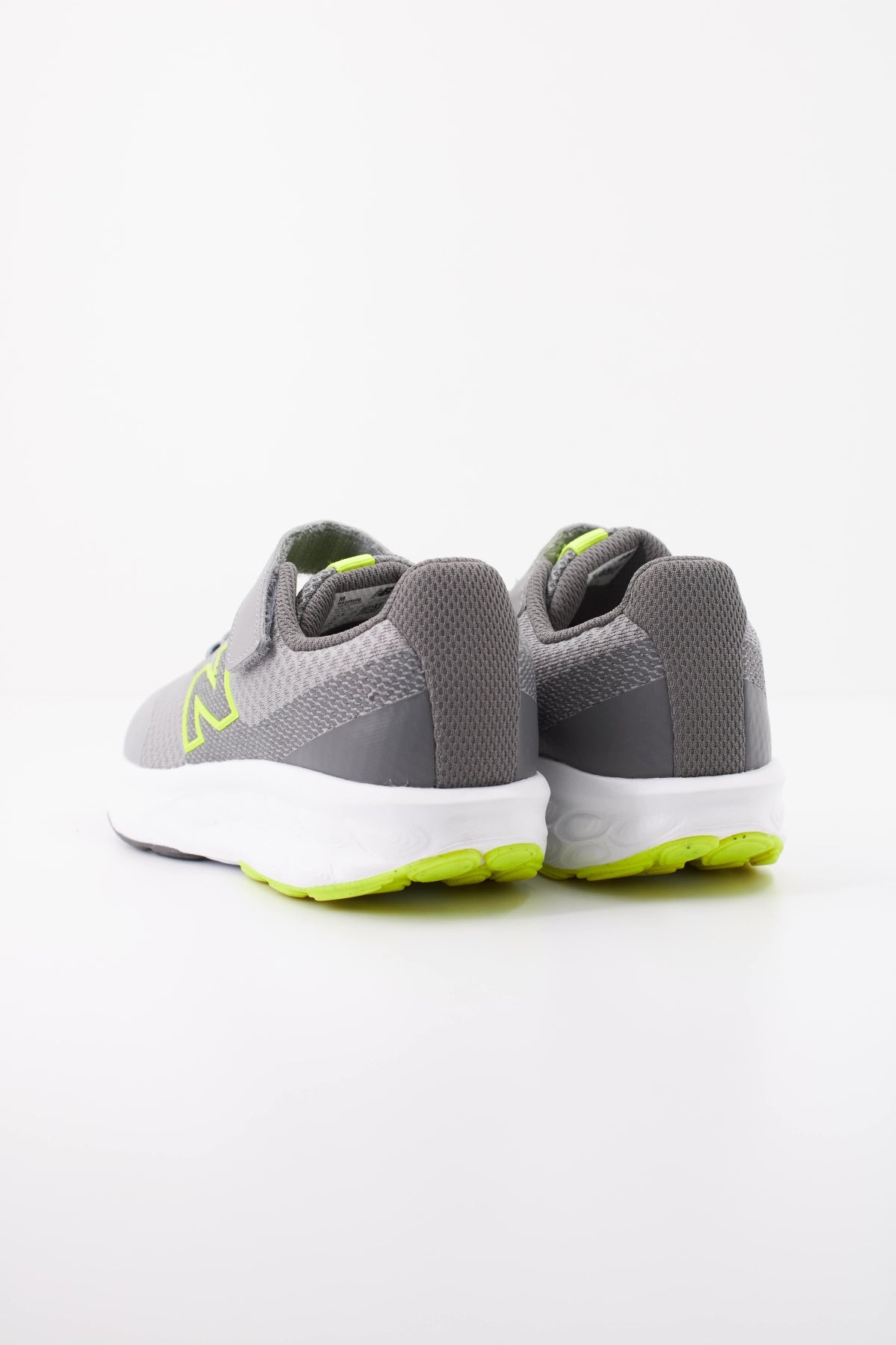 NEW BALANCE P WQ DEPORTIVO en color GRIS (4)