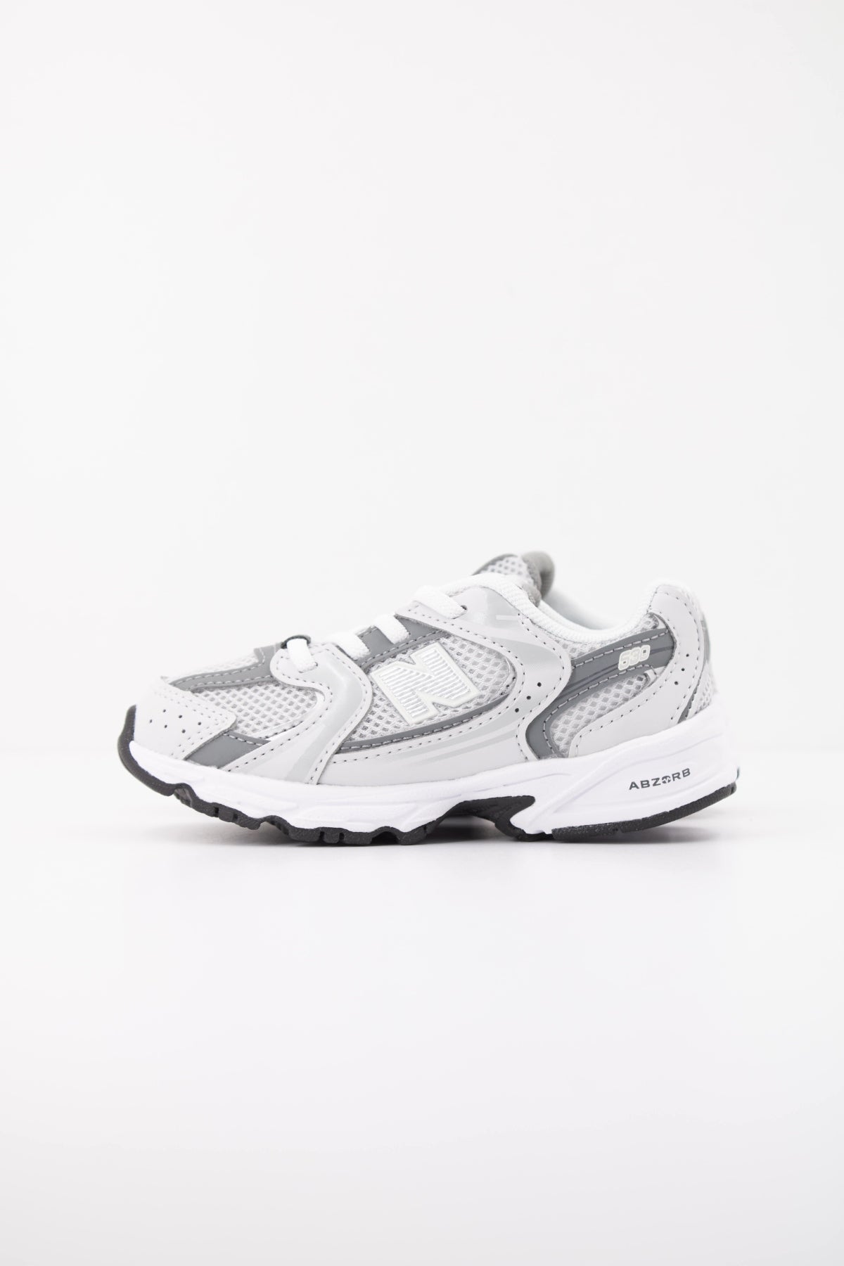 NEW BALANCE IZ en color GRIS (1)
