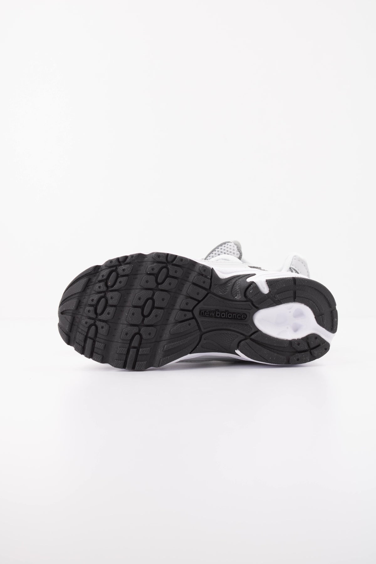 NEW BALANCE IZ en color GRIS (5)