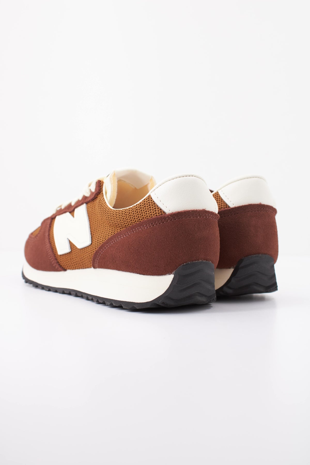 NEW BALANCE U G DEPORTIVO en color MARRON (4)