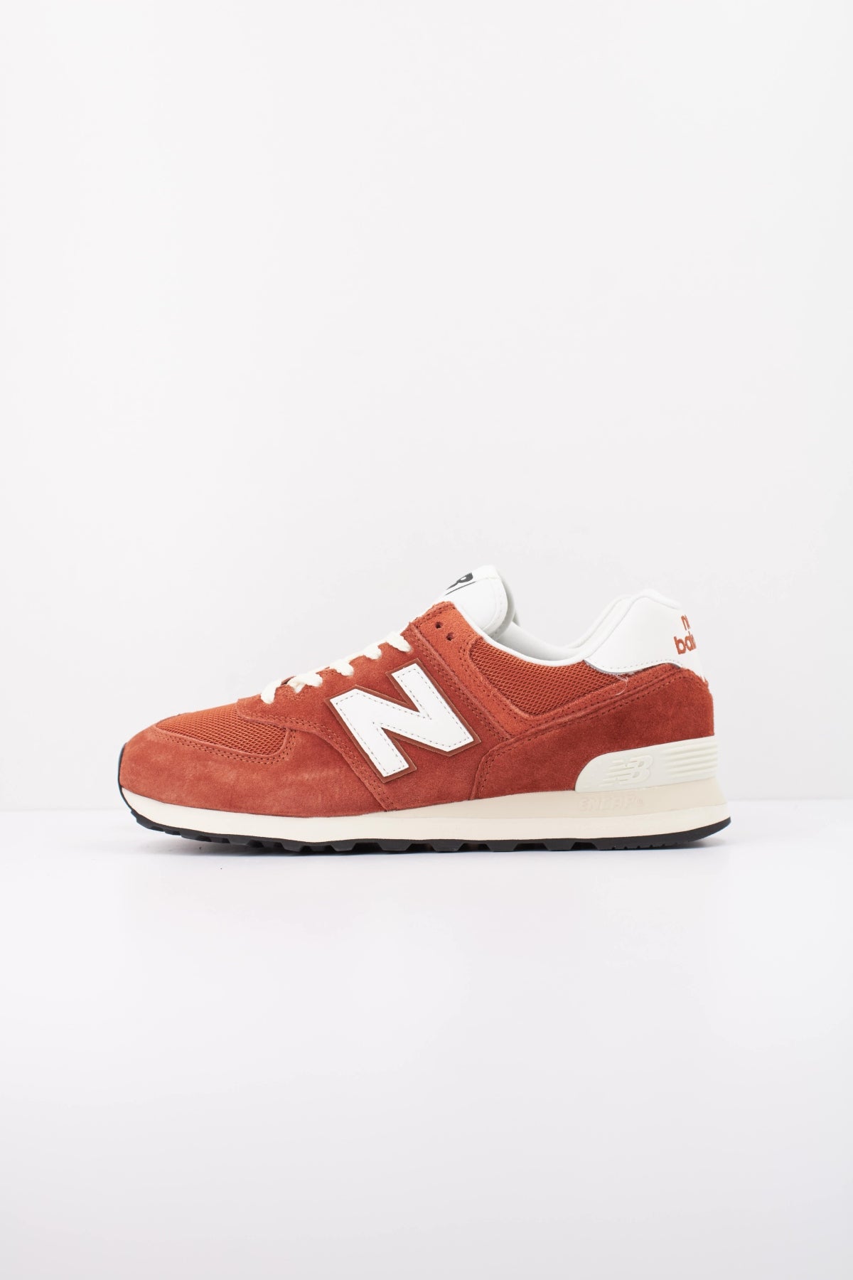 NEW BALANCE U UK DEPORTIVO en color MARRON (1)