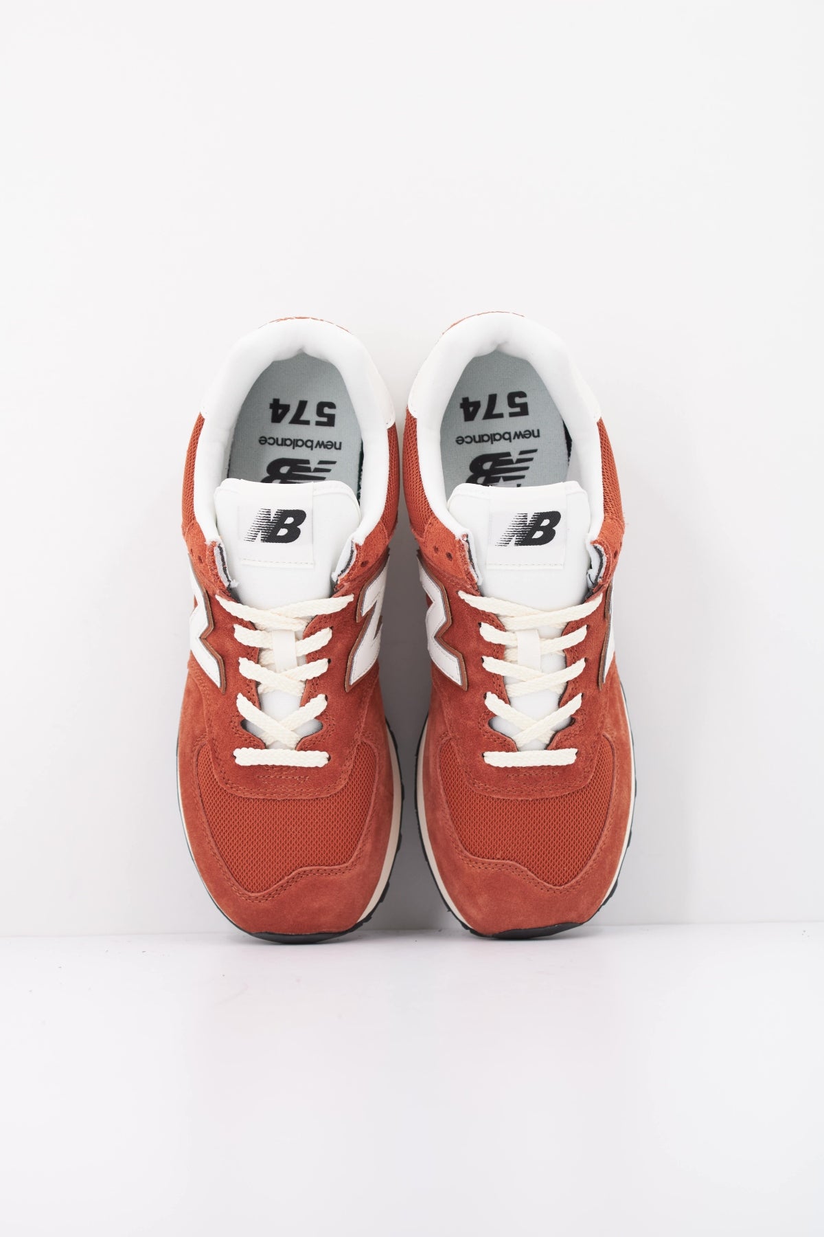 NEW BALANCE U UK DEPORTIVO en color MARRON (3)