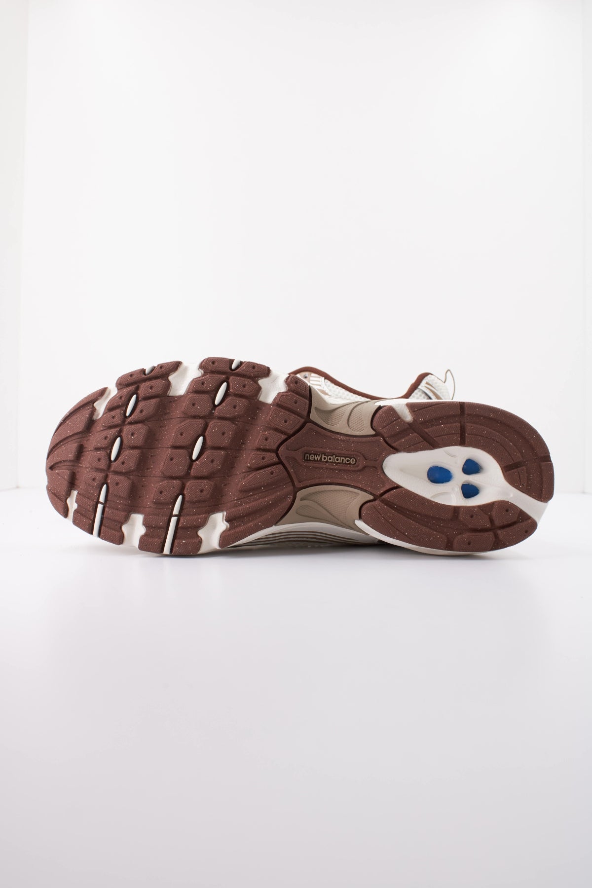 NEW BALANCE U COB DEPORTIVO en color BEIS (5)