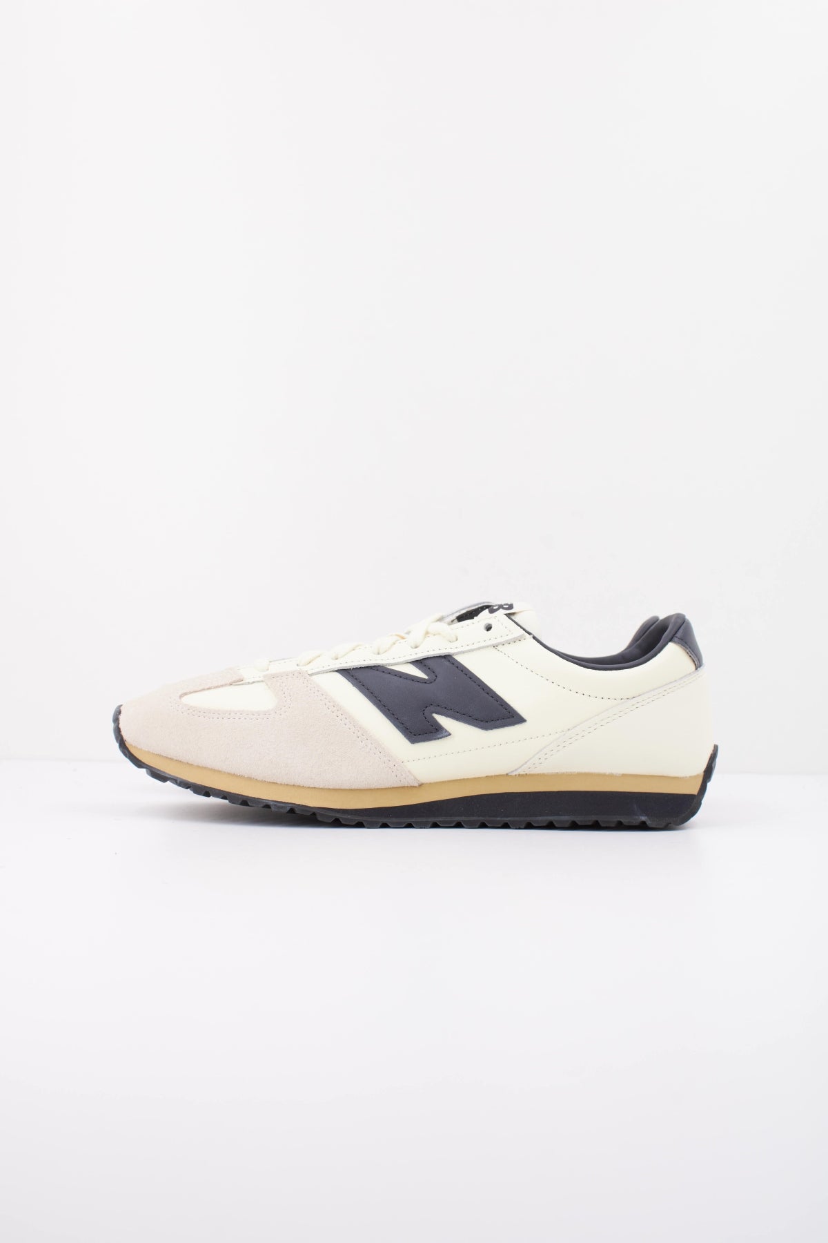 NEW BALANCE U EX en color BEIS (1)