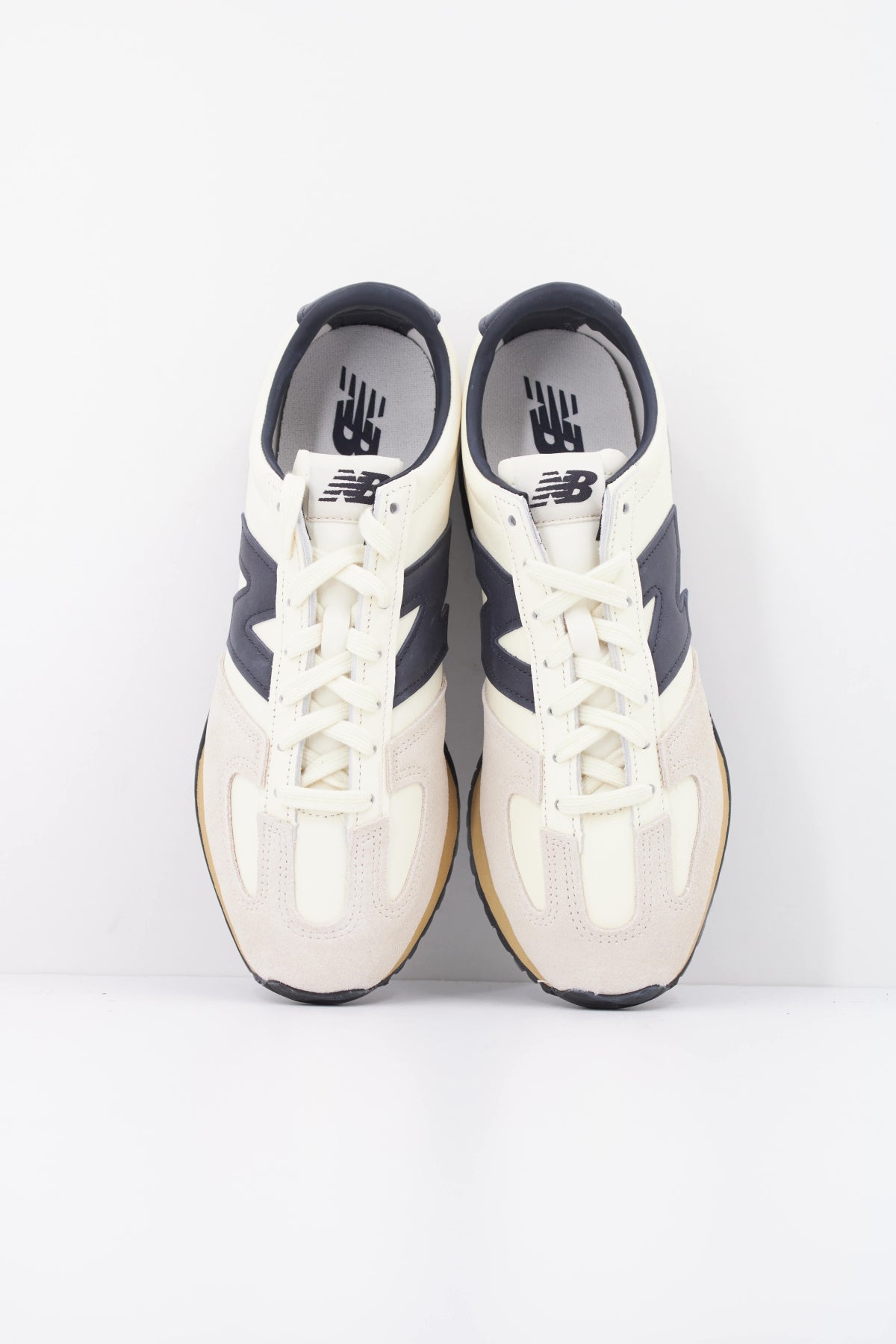 NEW BALANCE U EX en color BEIS (3)