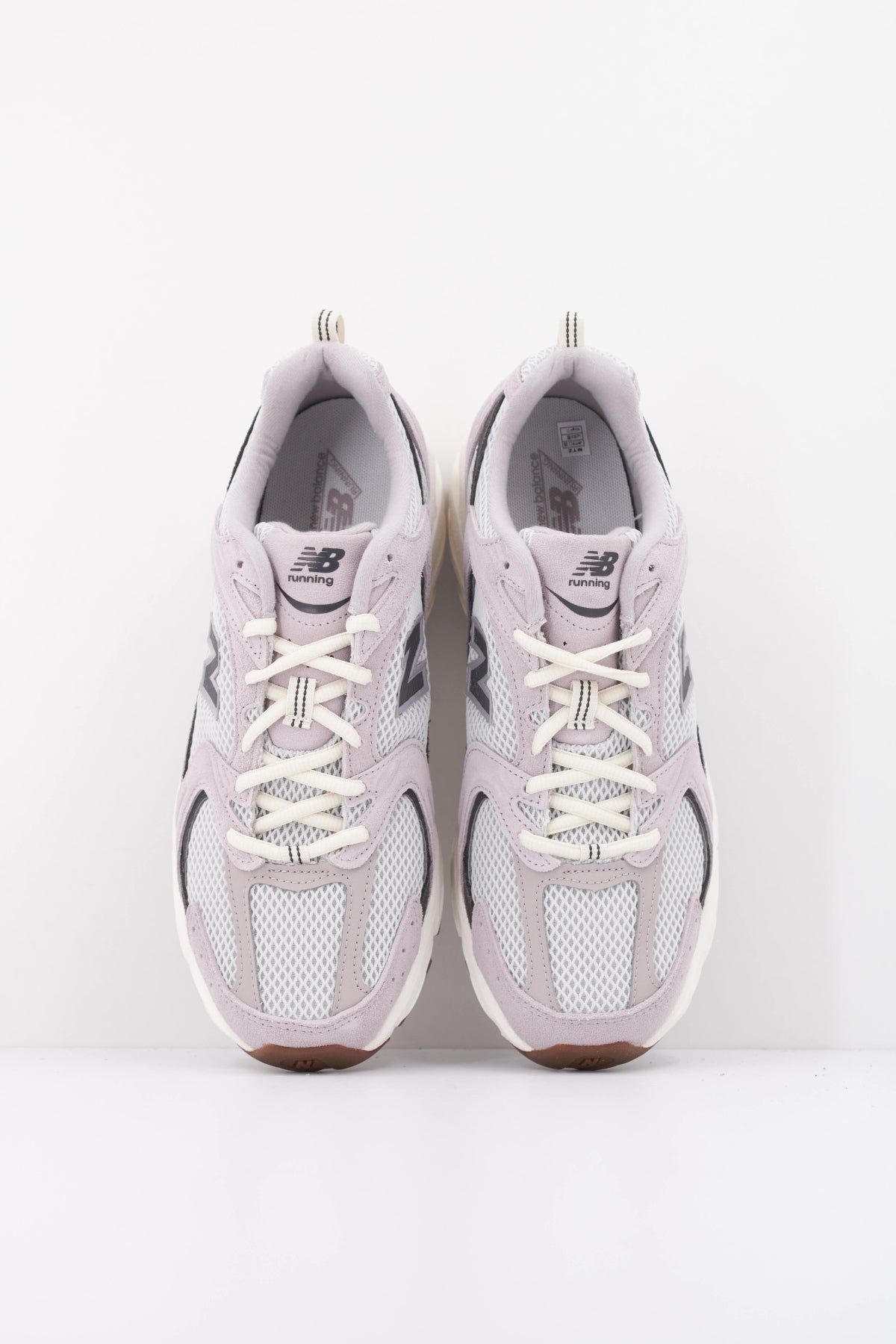 NEW BALANCE U SCB DEPORTIVO en color GRIS (3)