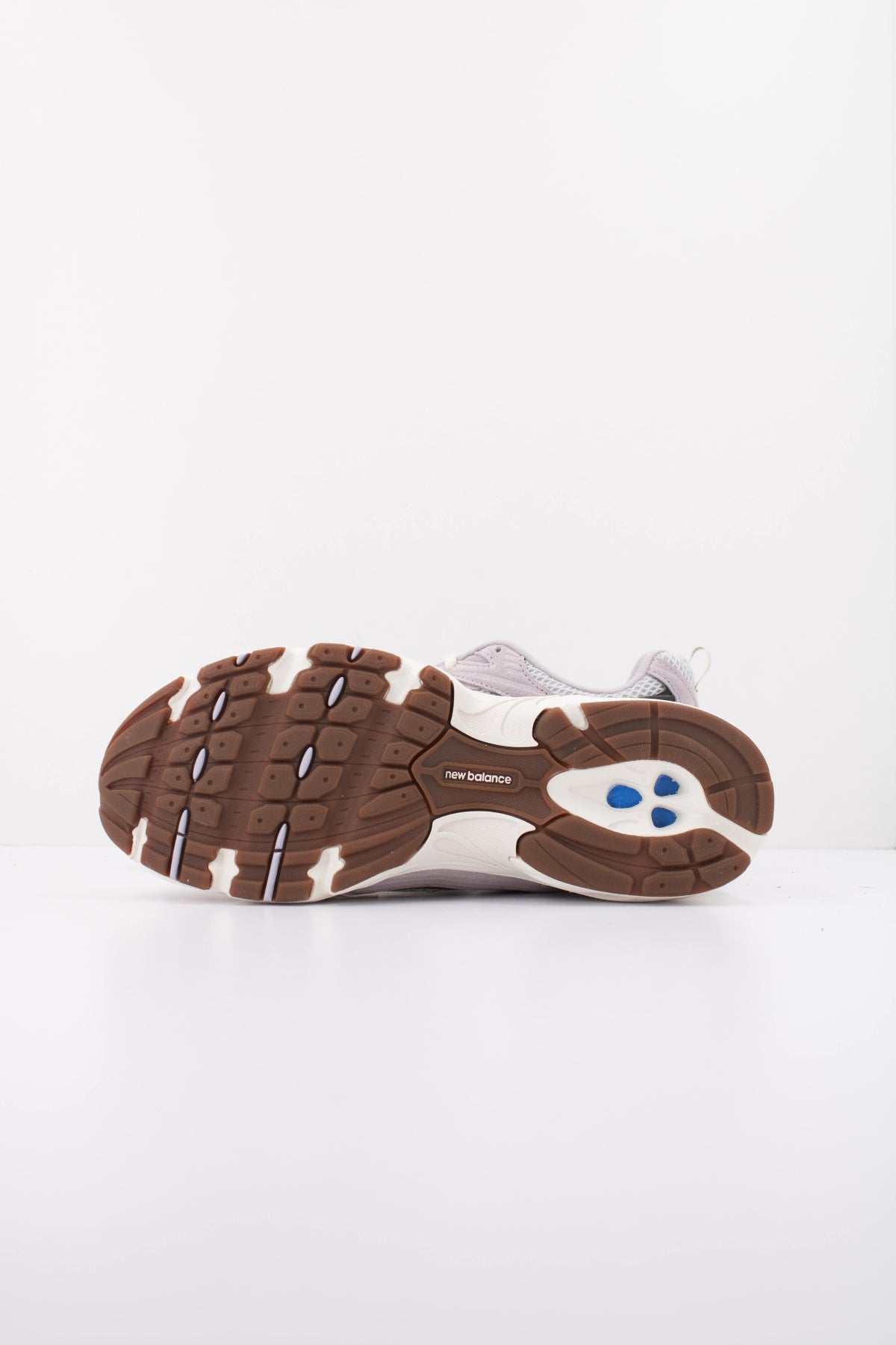 NEW BALANCE U SCB DEPORTIVO en color GRIS (5)