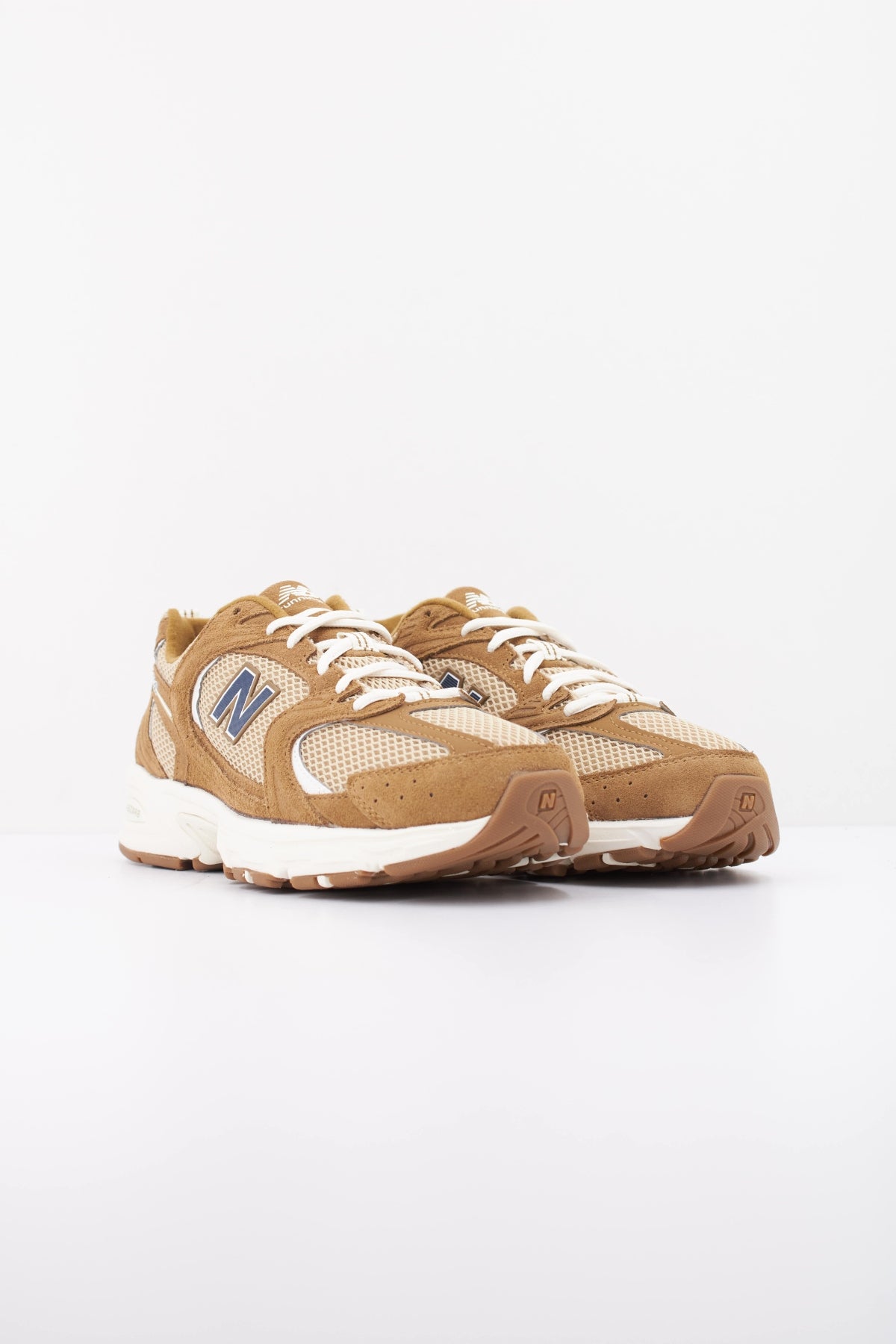 NEW BALANCE U SCC DEPORTIVO en color MARRON CLARO (2)