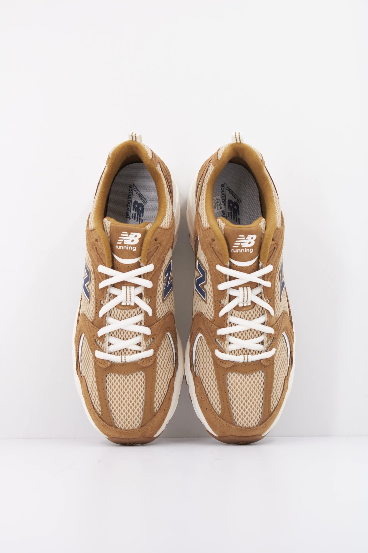 NEW BALANCE U SCC DEPORTIVO en color MARRON CLARO (3)